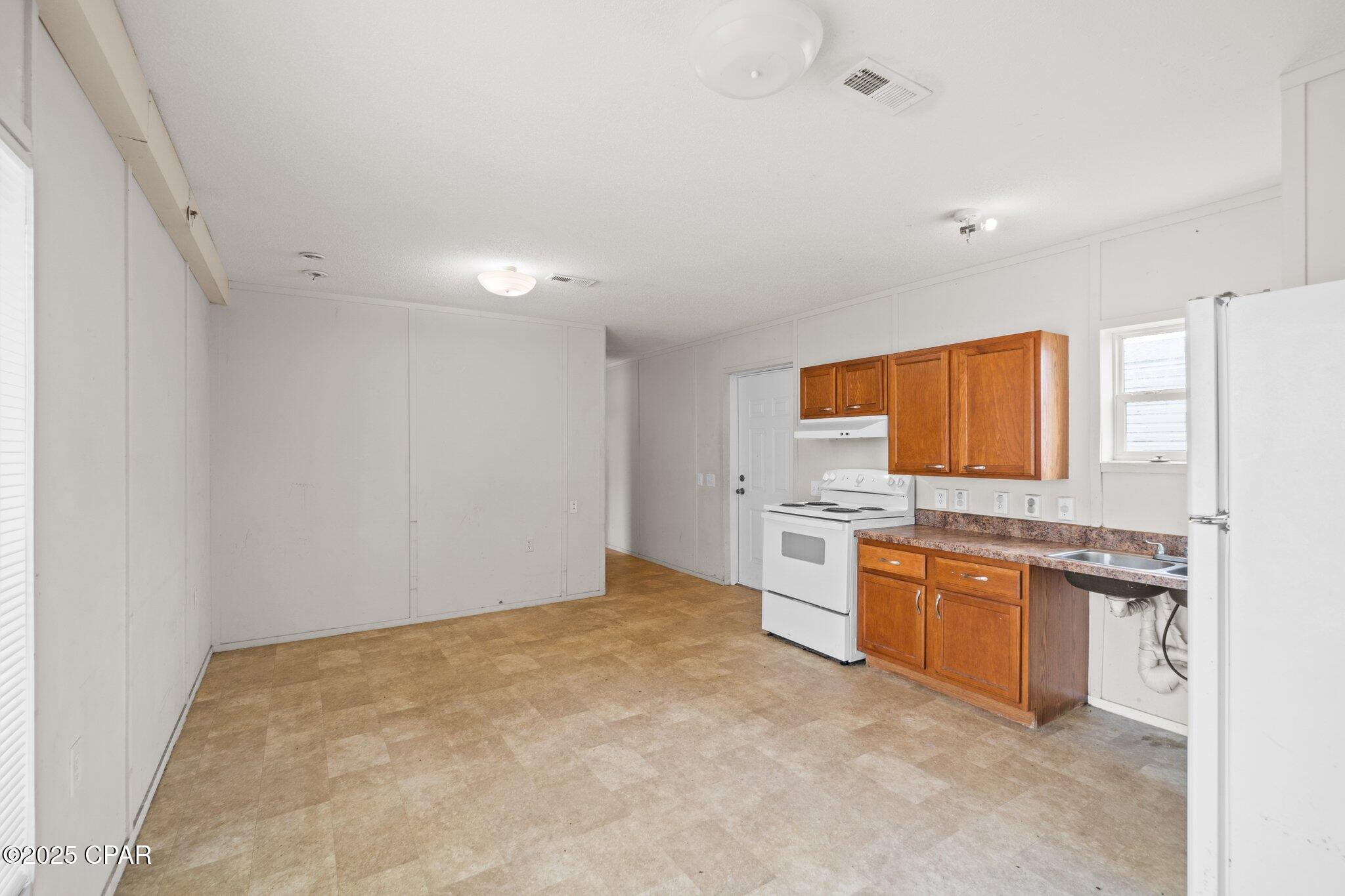 Image 22 For 1329 Transmitter Road