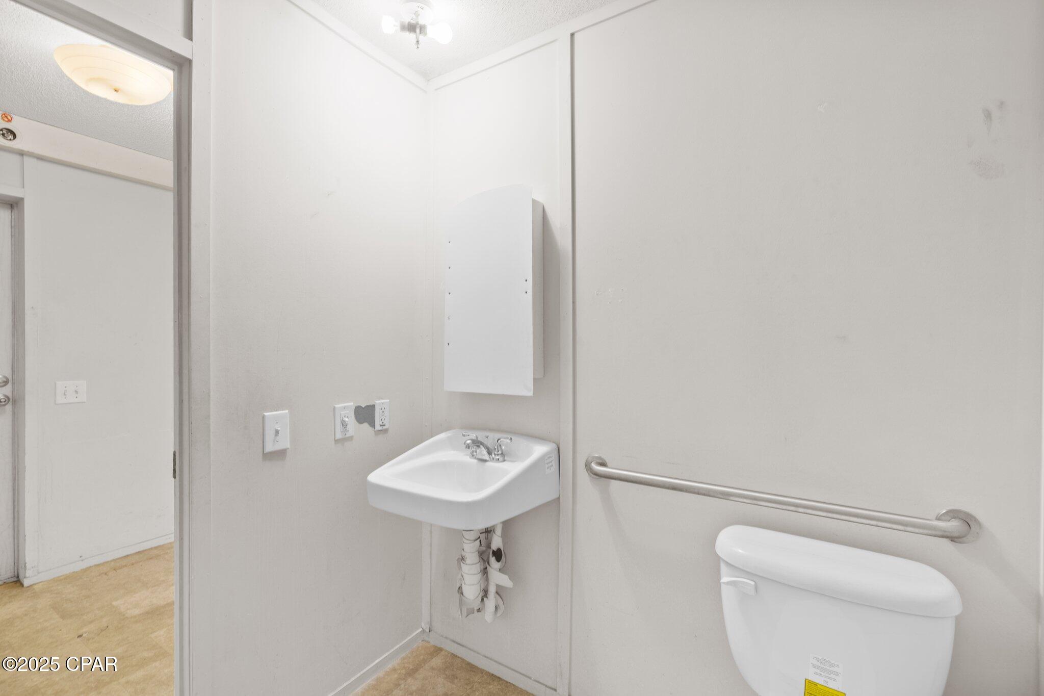 Image 26 For 1329 Transmitter Road