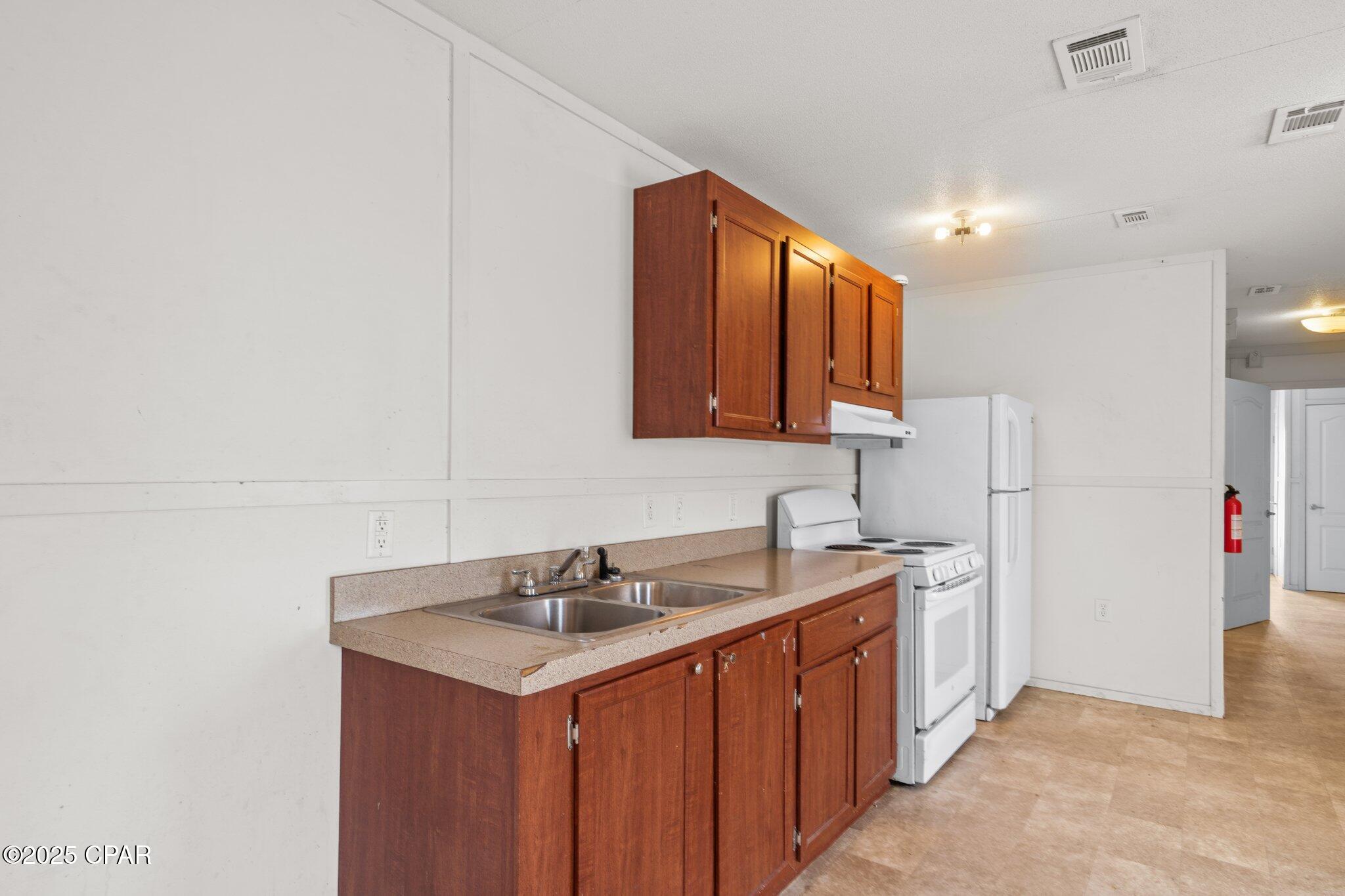 Image 9 For 1329 Transmitter Road