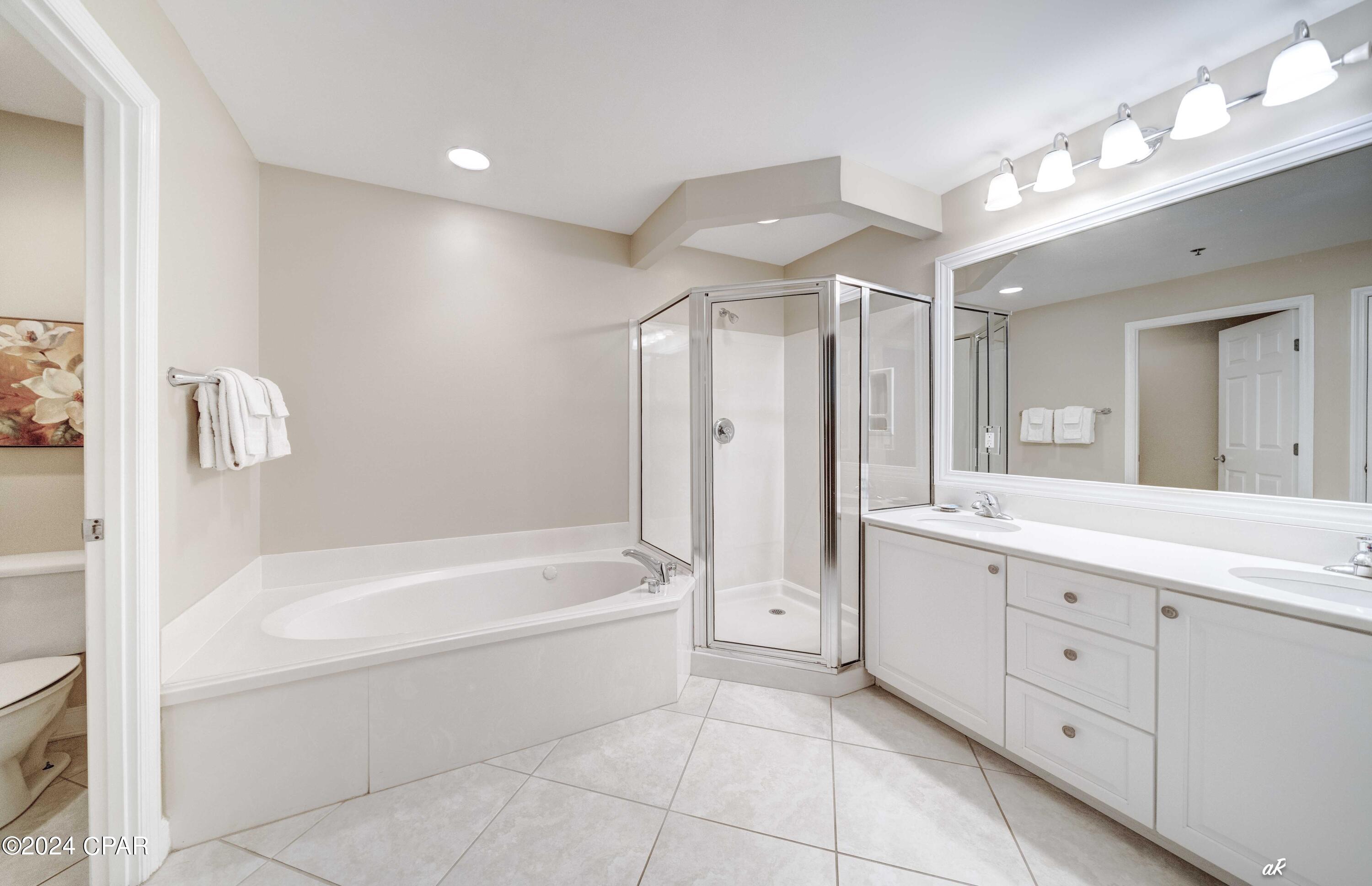 Listing photo id 11 for 6627 Thomas Drive 1601