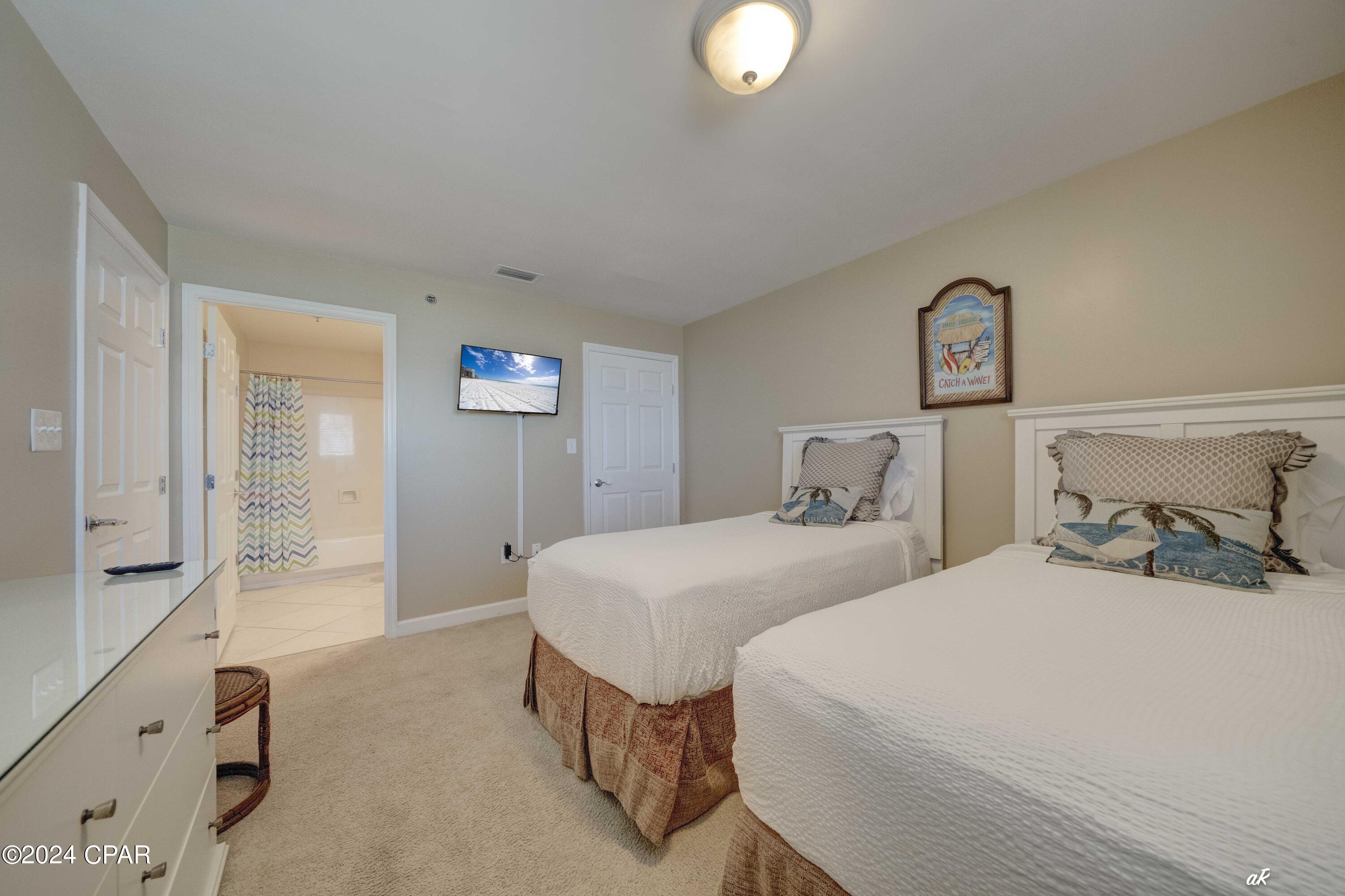 Listing photo id 21 for 6627 Thomas Drive 1601