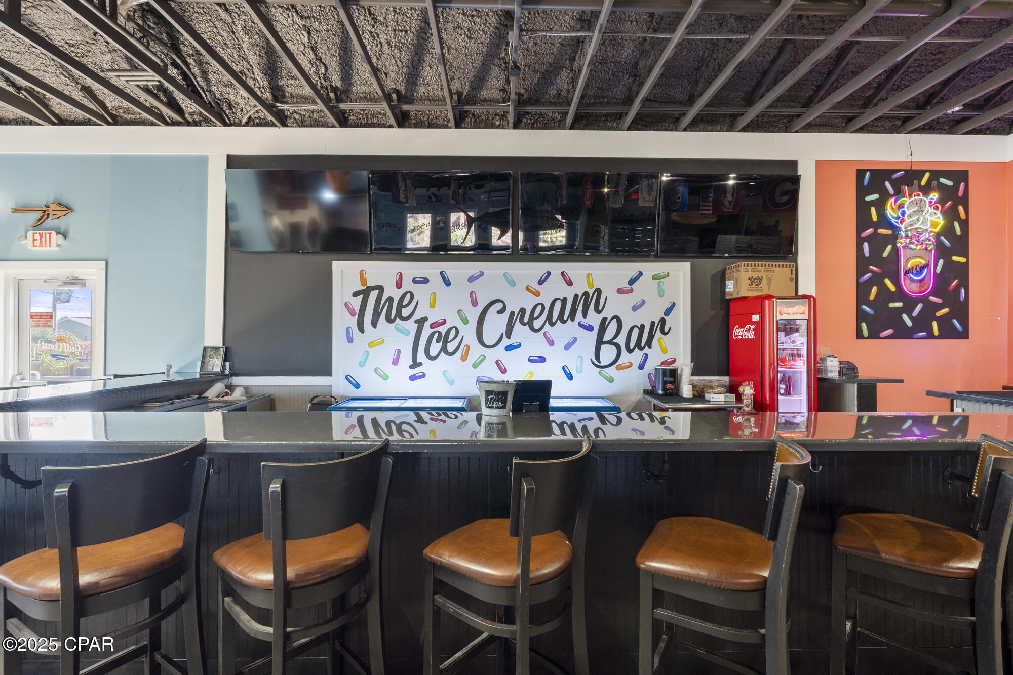 Listing photo id 12 for 10031 Hutchison Boulevard