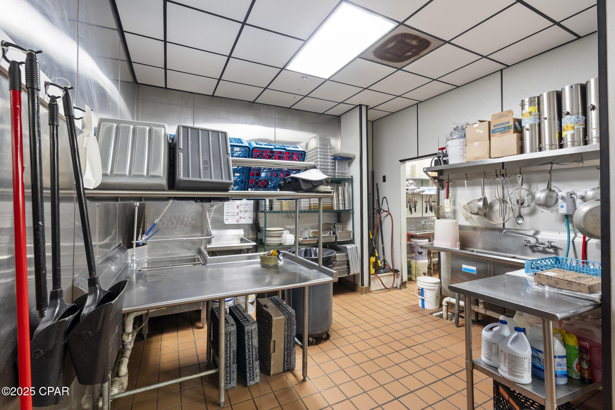 Listing photo id 29 for 10031 Hutchison Boulevard