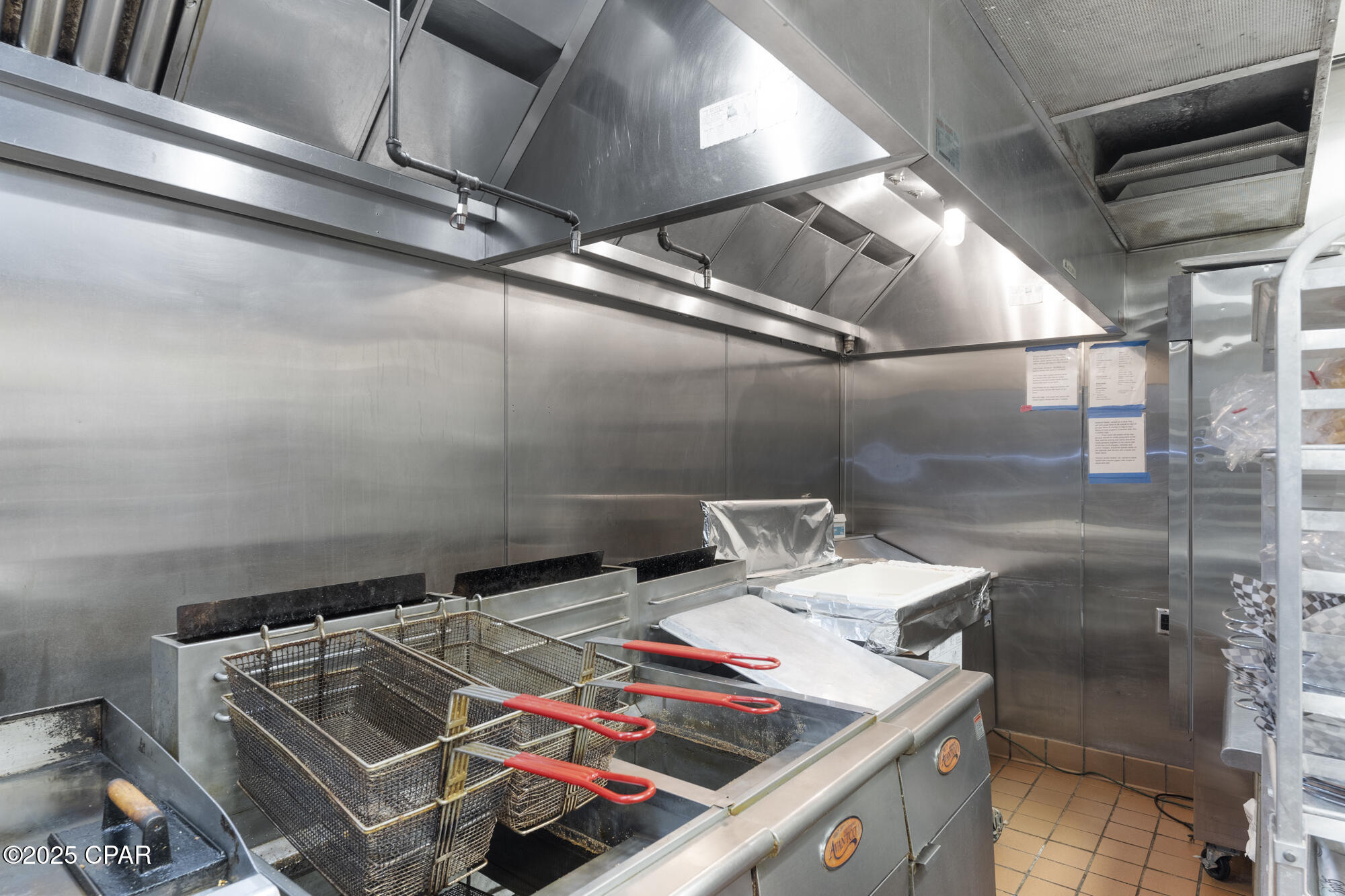 Listing photo id 32 for 10031 Hutchison Boulevard