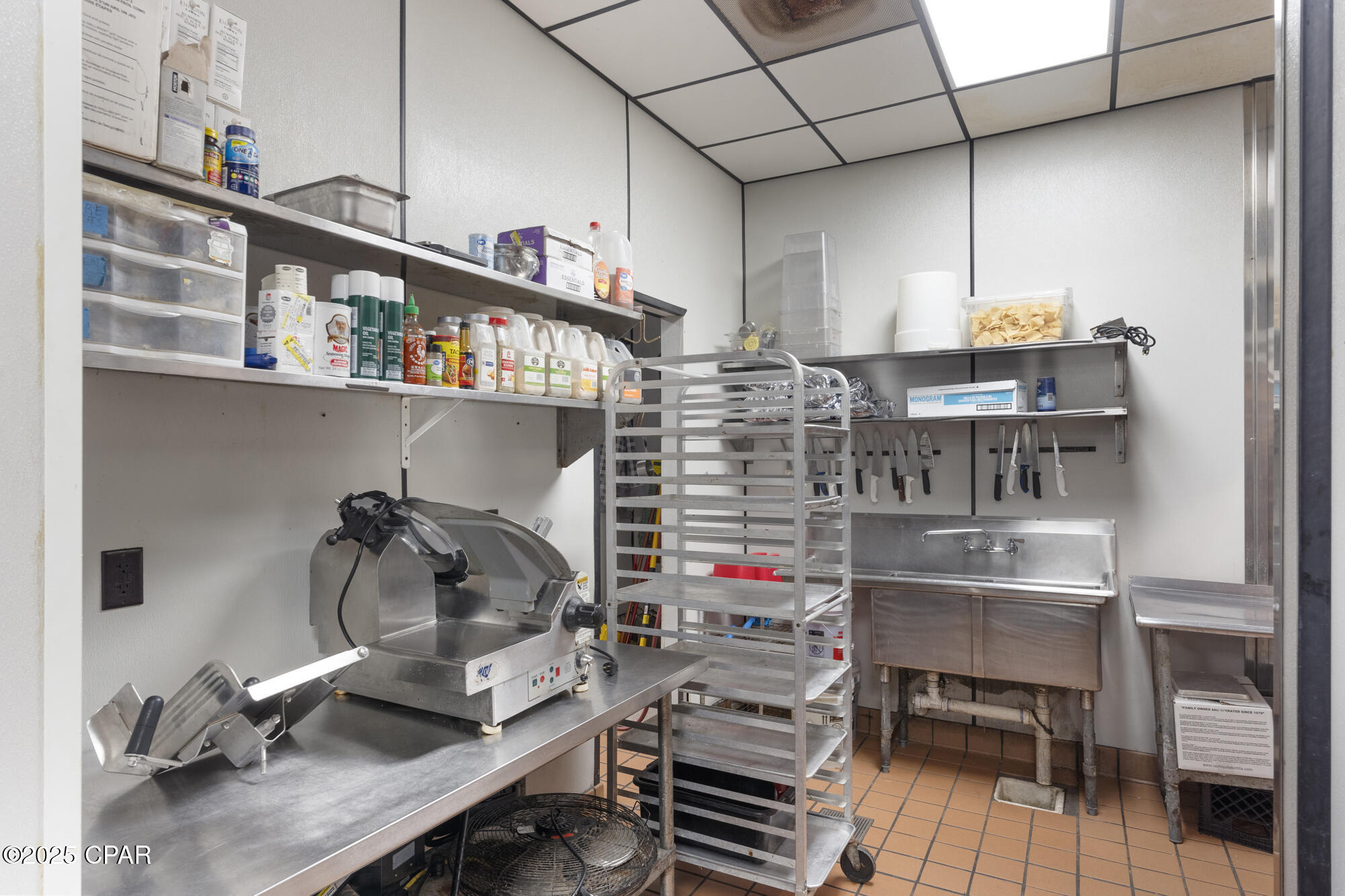 Listing photo id 37 for 10031 Hutchison Boulevard