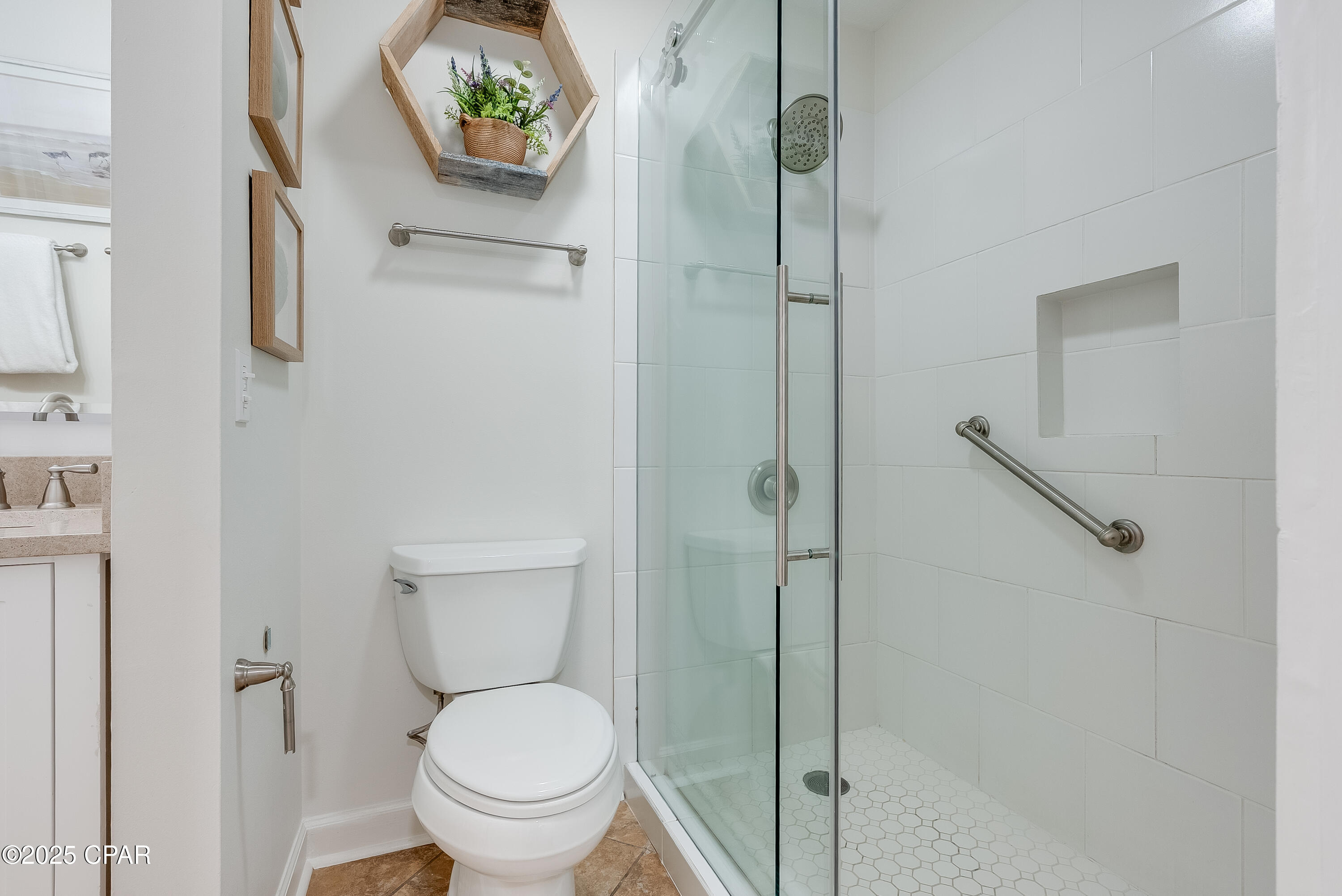 Image 22 For 44 Gulf View Drive