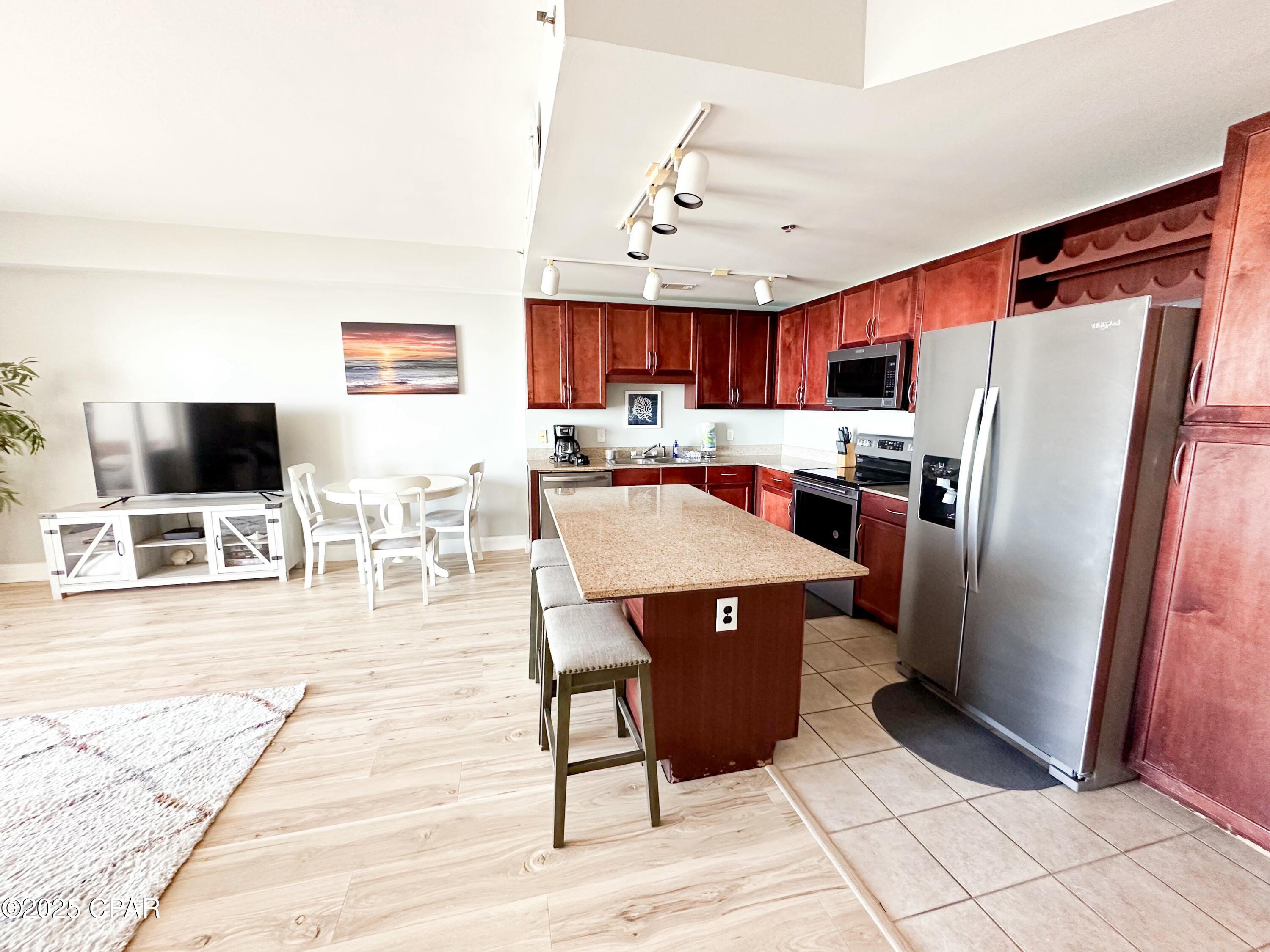 Image 6 For 9860 Thomas Drive 1004