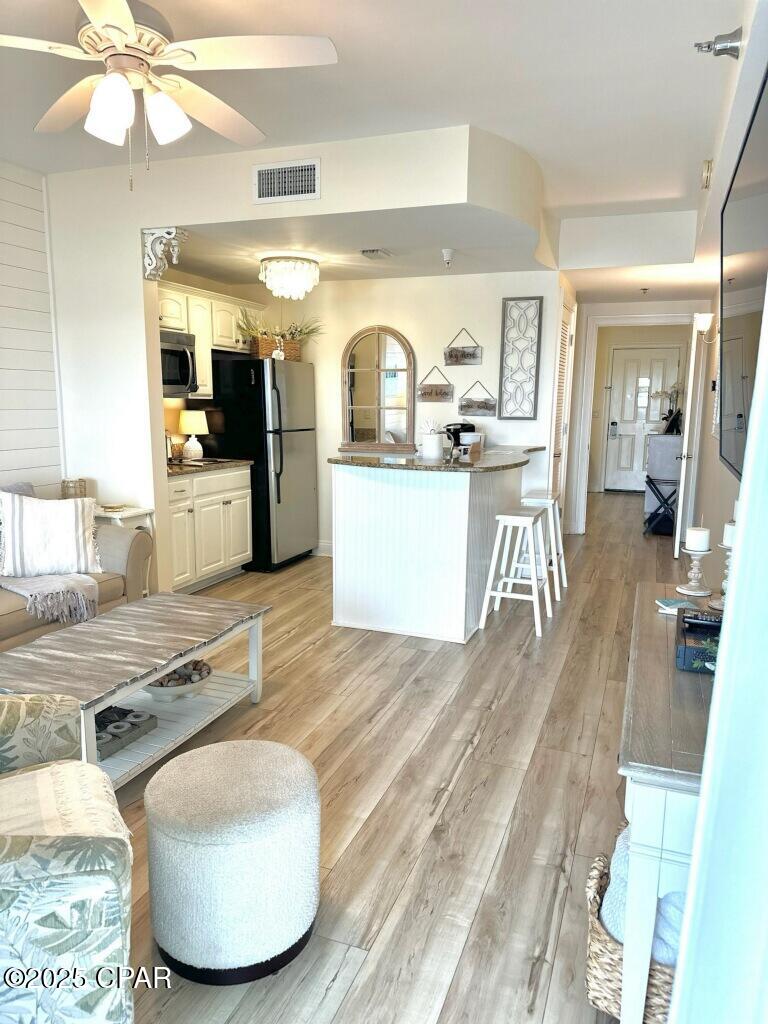 Image 12 For 114 Carillon Market Street 412