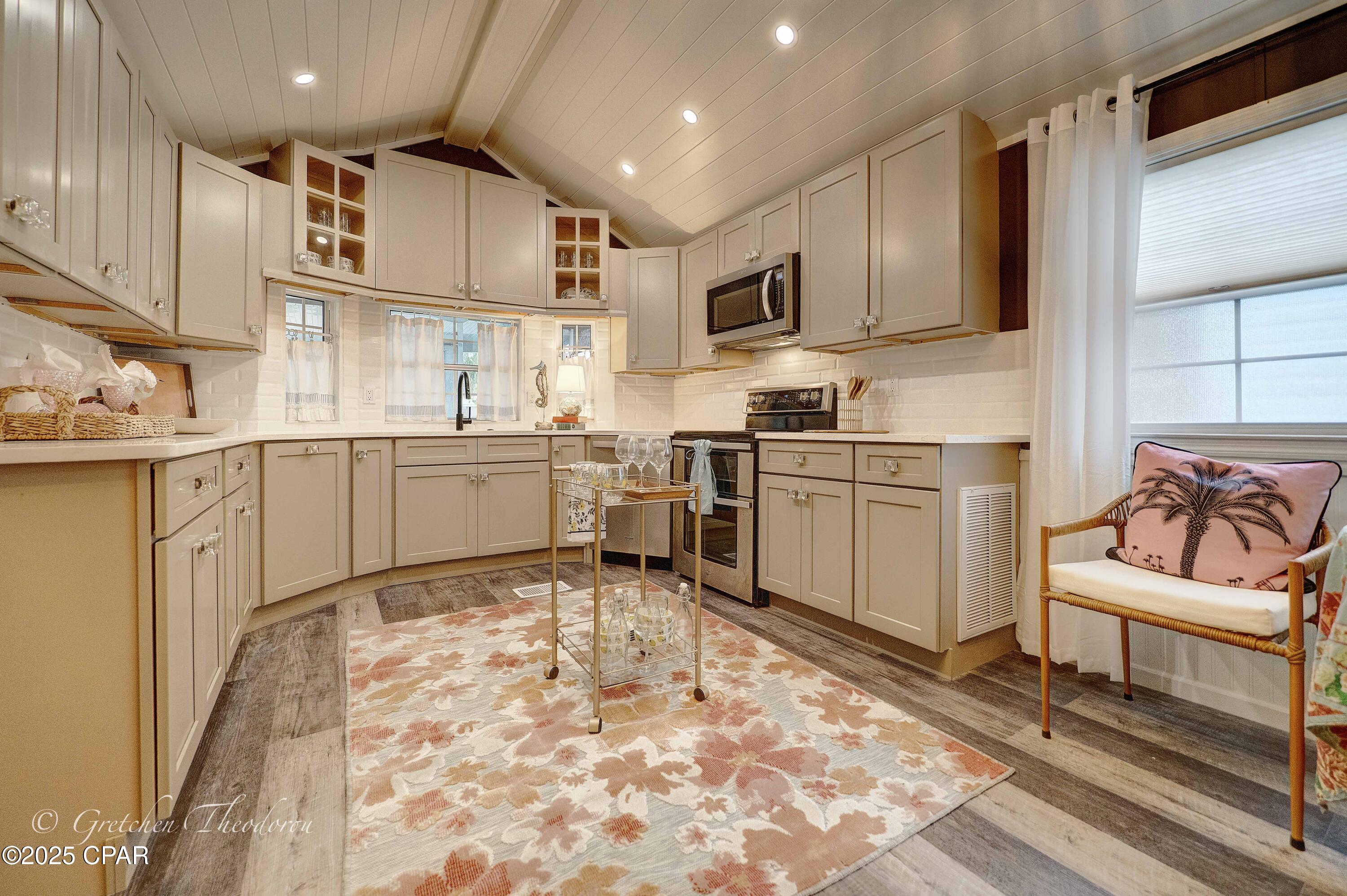 Image 8 For 1219 Thomas Drive 25