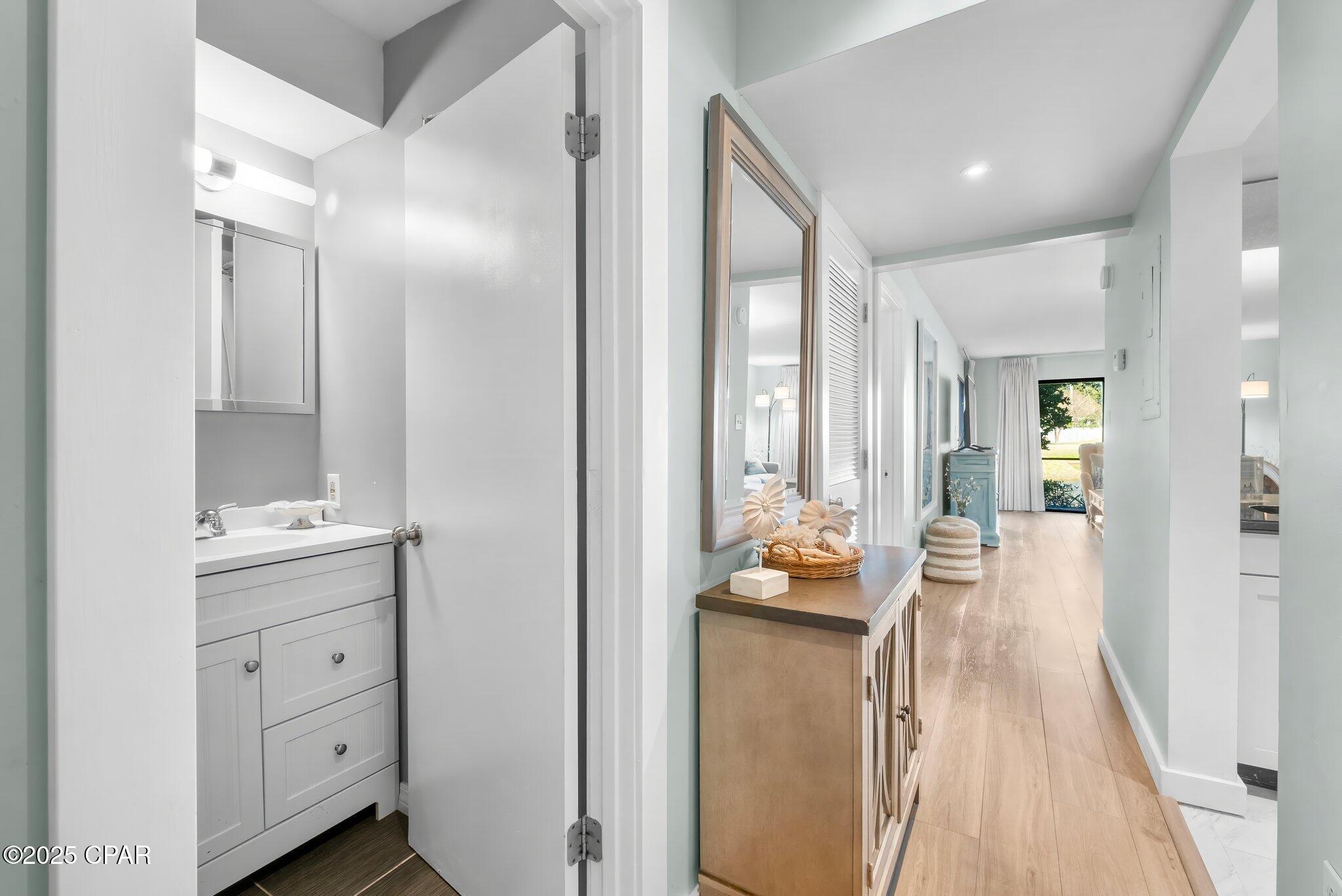 Image 6 For 520 Richard Jackson  2007