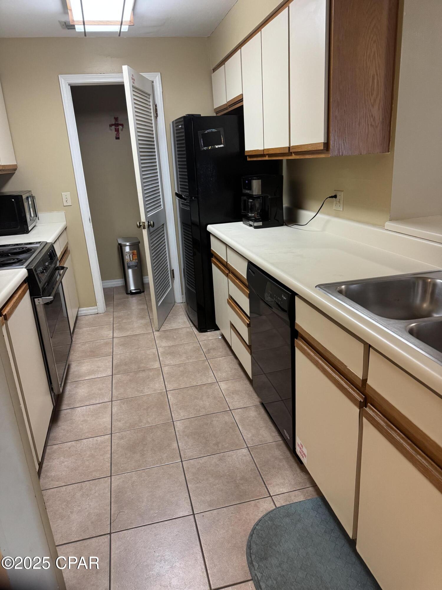 Image 8 For 8730 Thomas Drive 1203 B