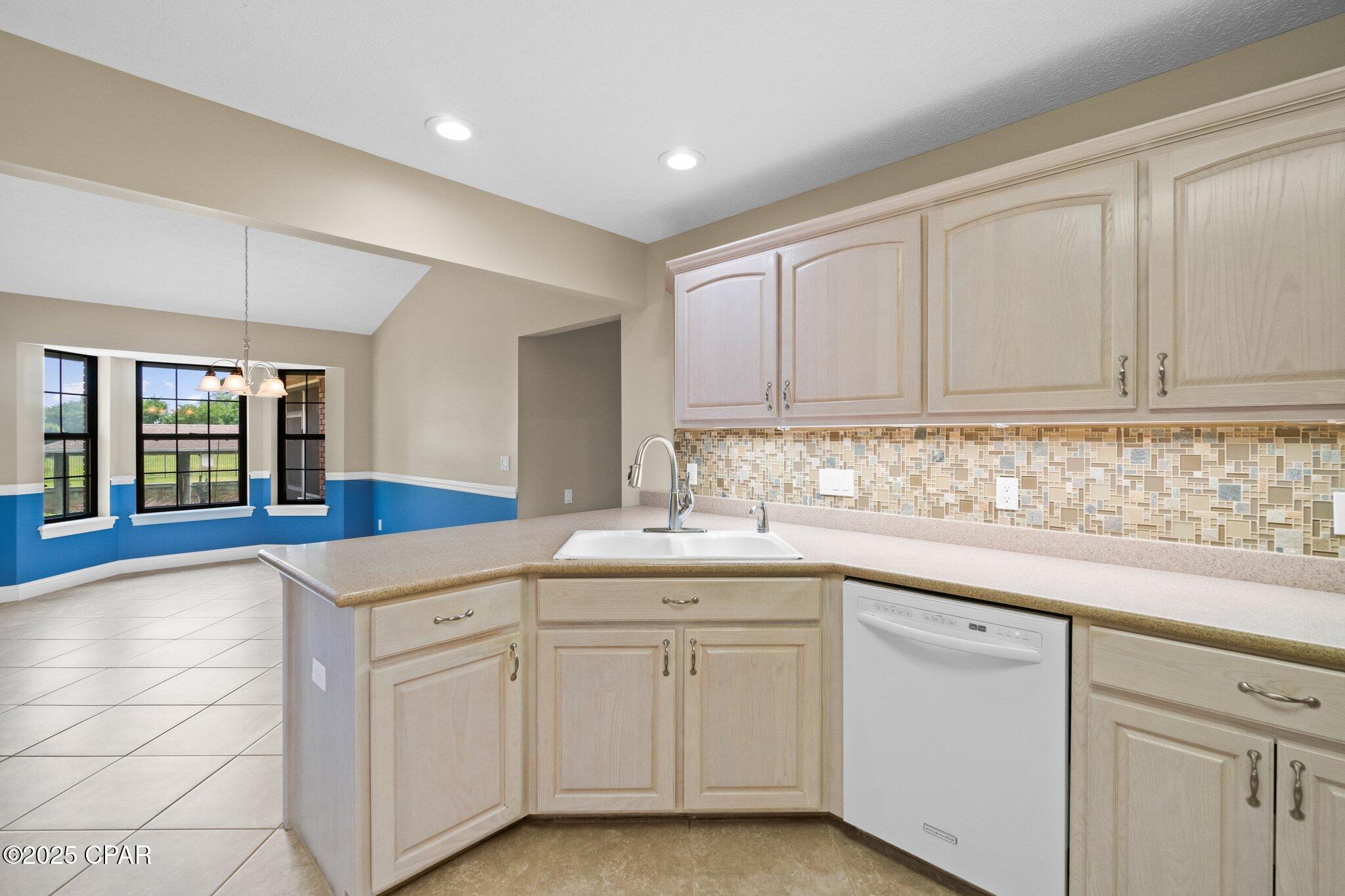 Image 19 For 106 Queens Circle