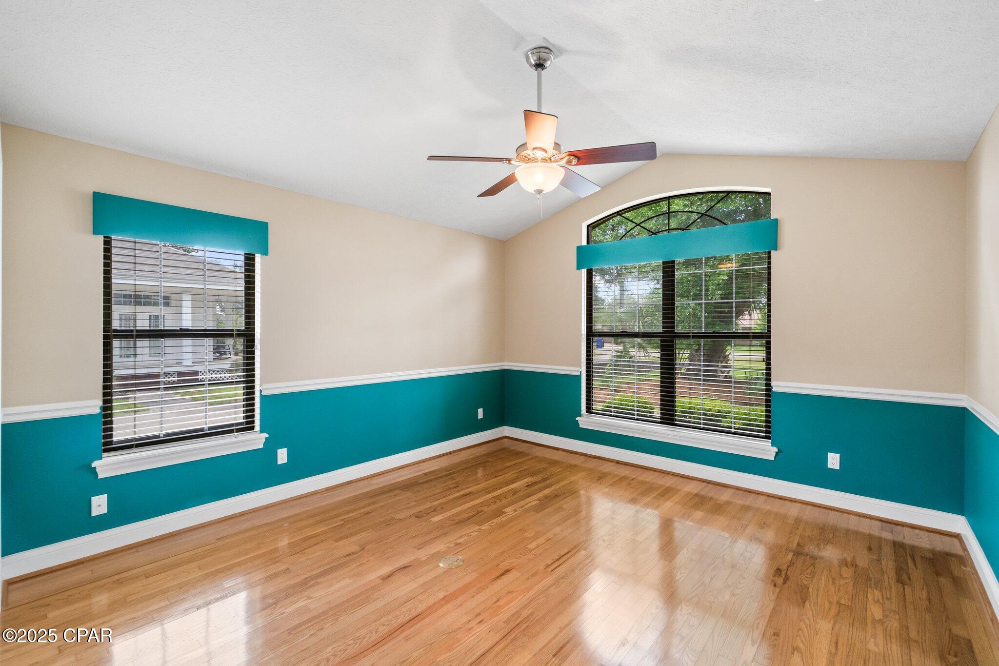 Image 33 For 106 Queens Circle