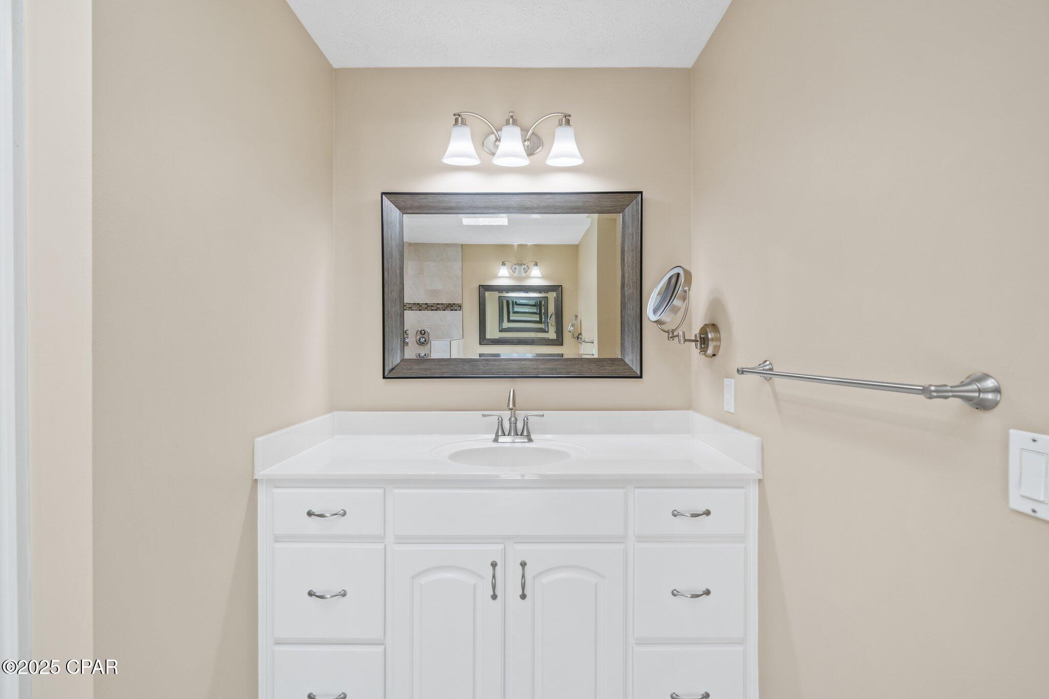 Image 42 For 106 Queens Circle