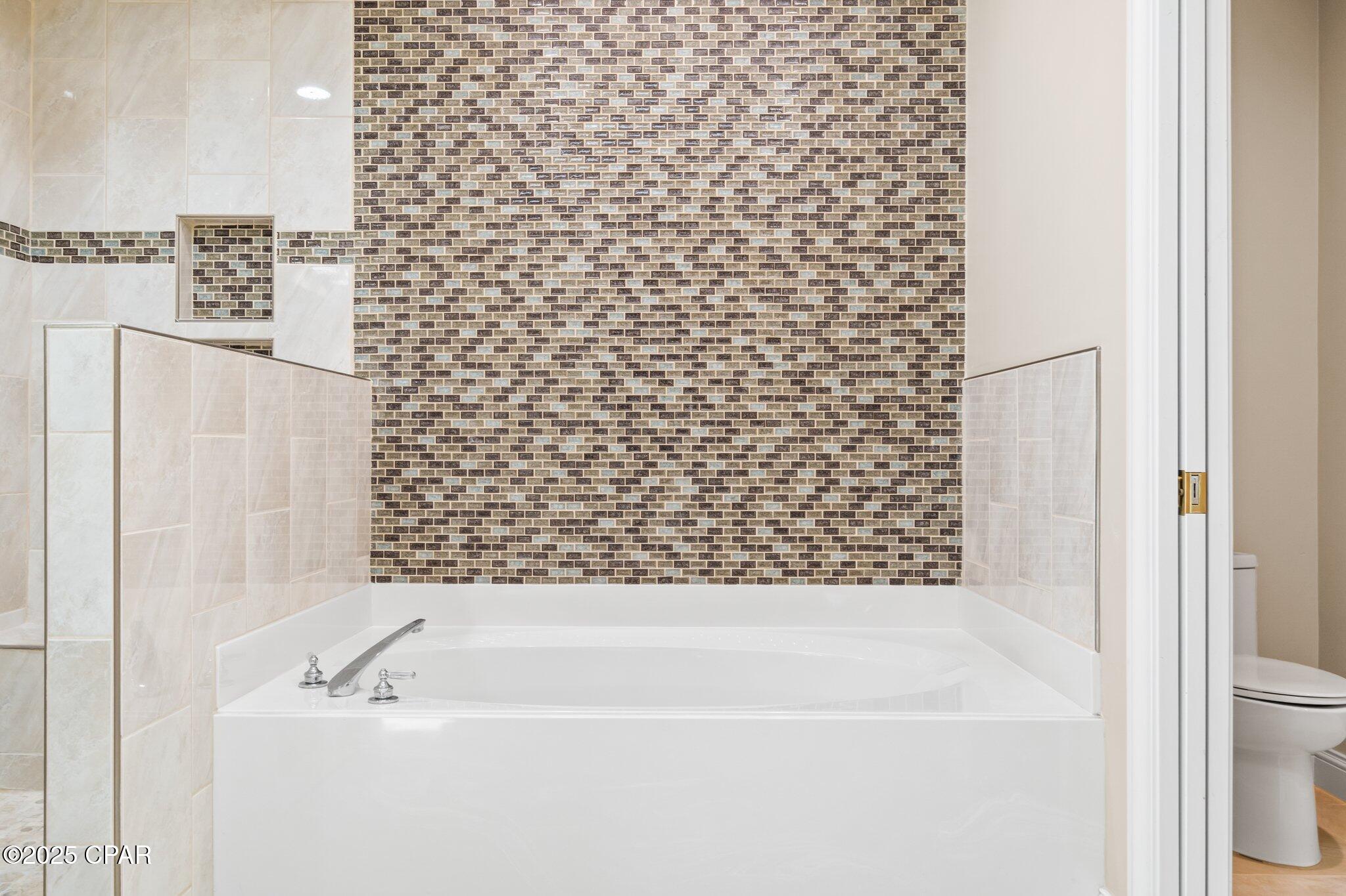 Image 43 For 106 Queens Circle