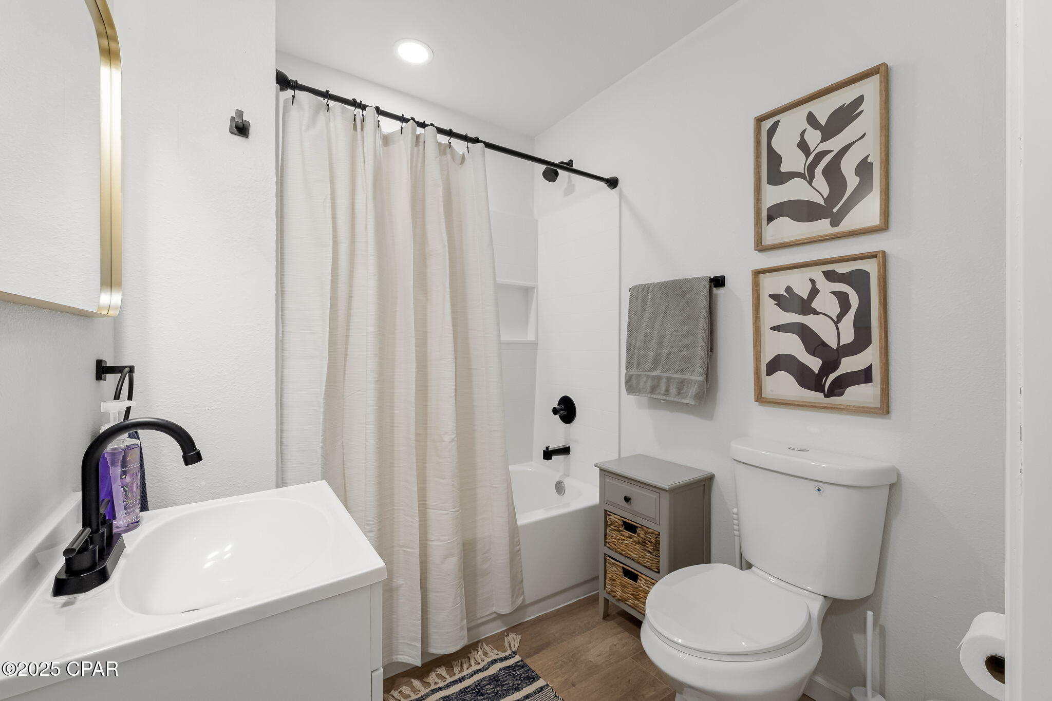 Image 20 For 340 Gray Avenue