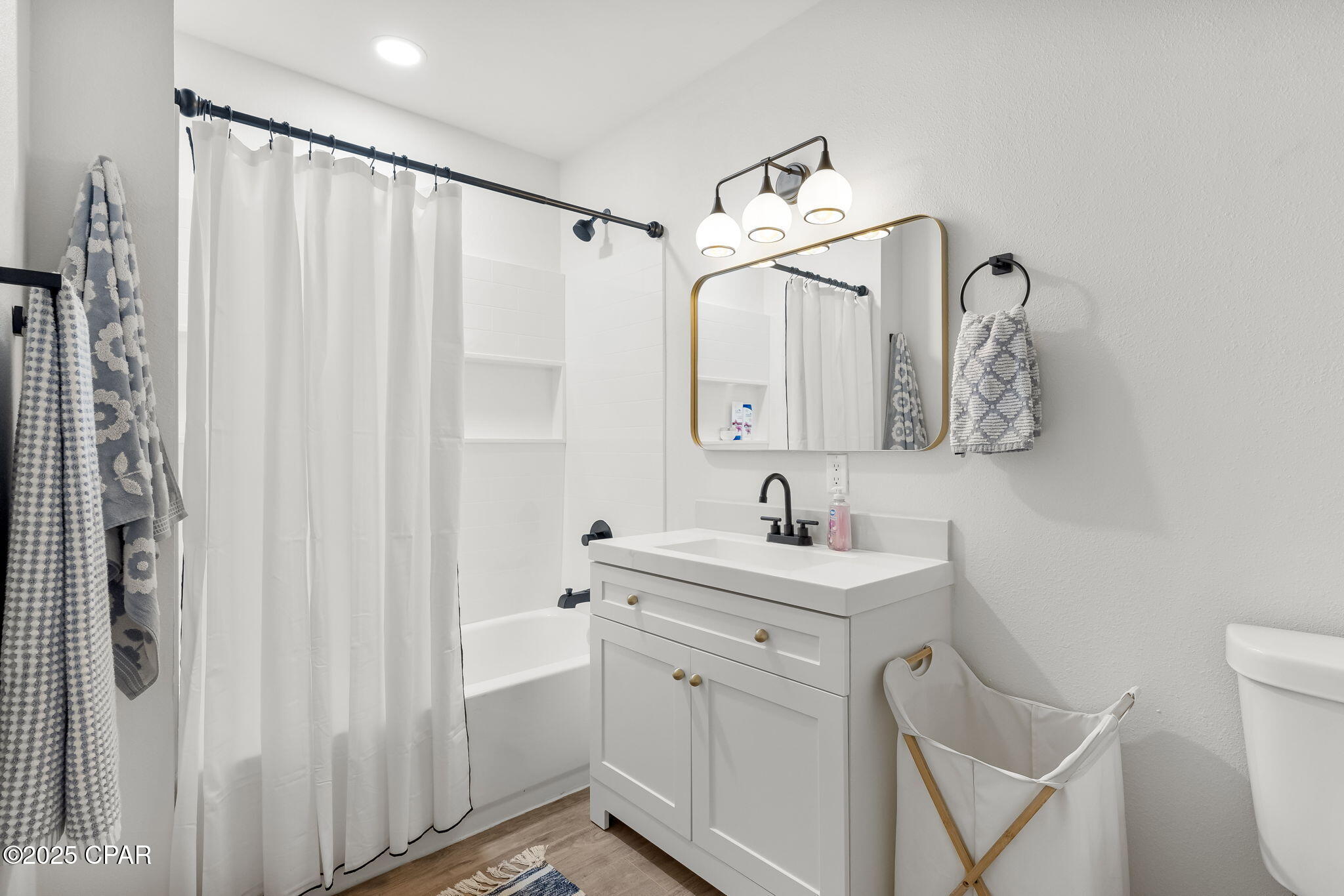 Image 21 For 340 Gray Avenue