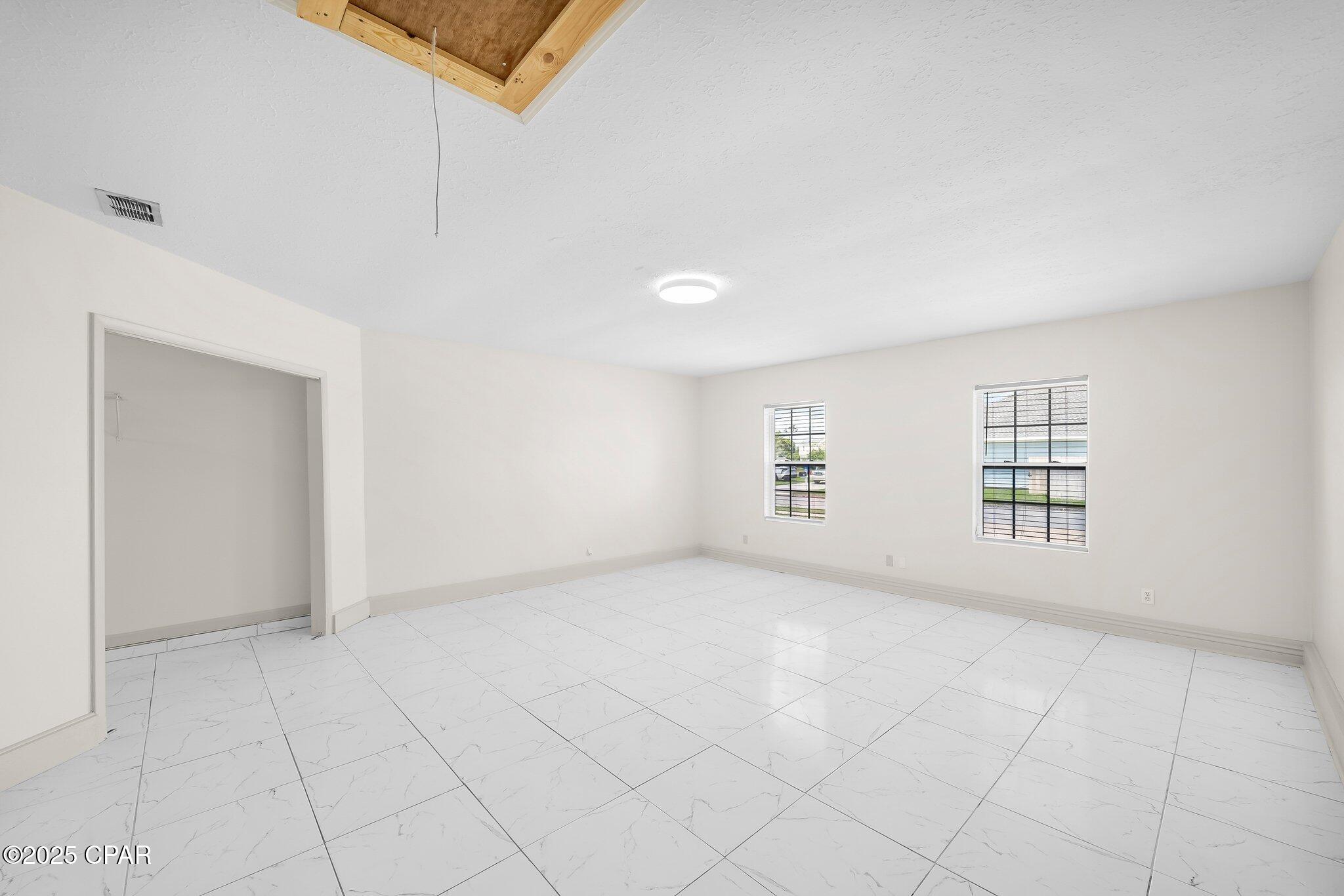 Image 16 For 721 J J Drive