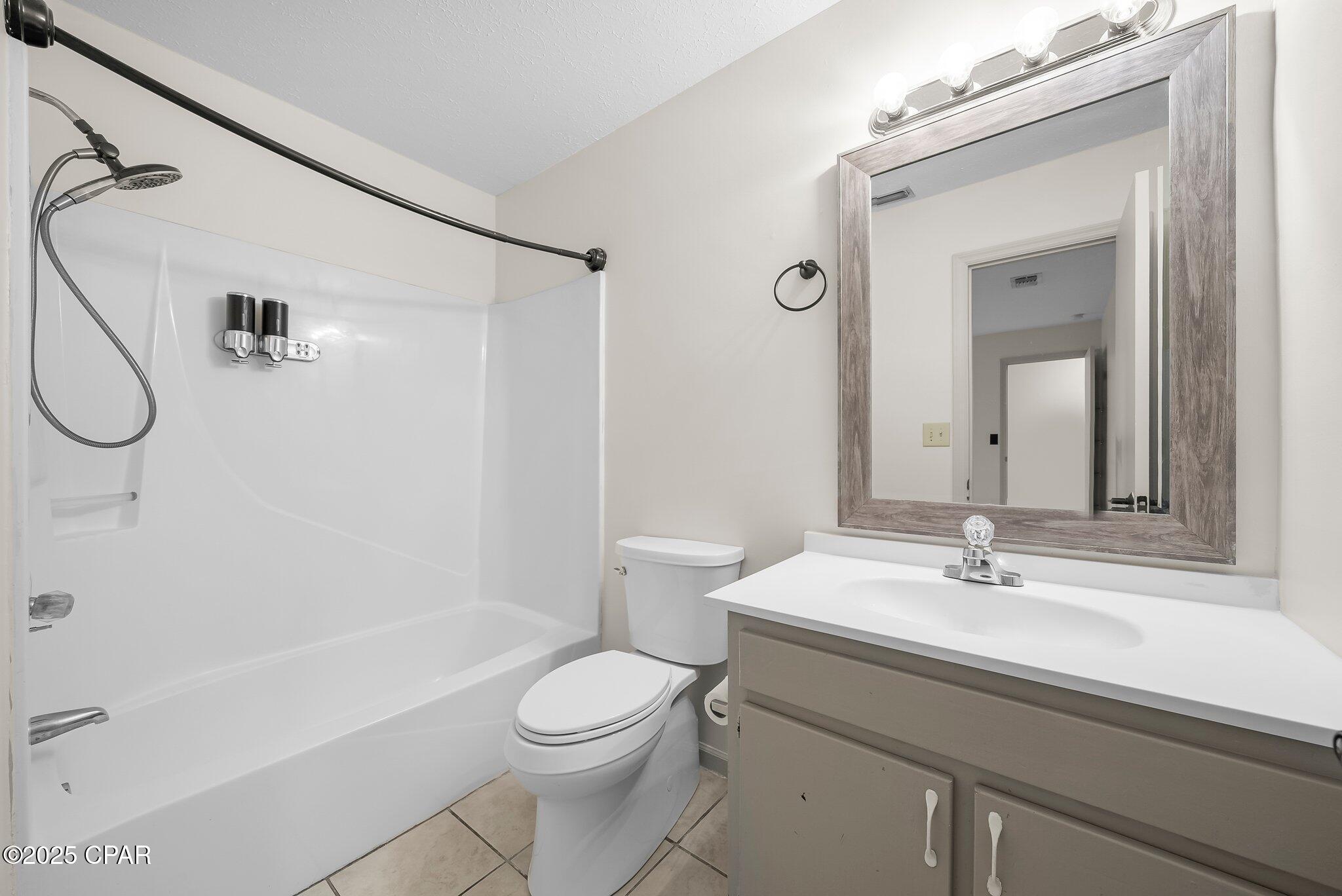 Image 19 For 721 J J Drive