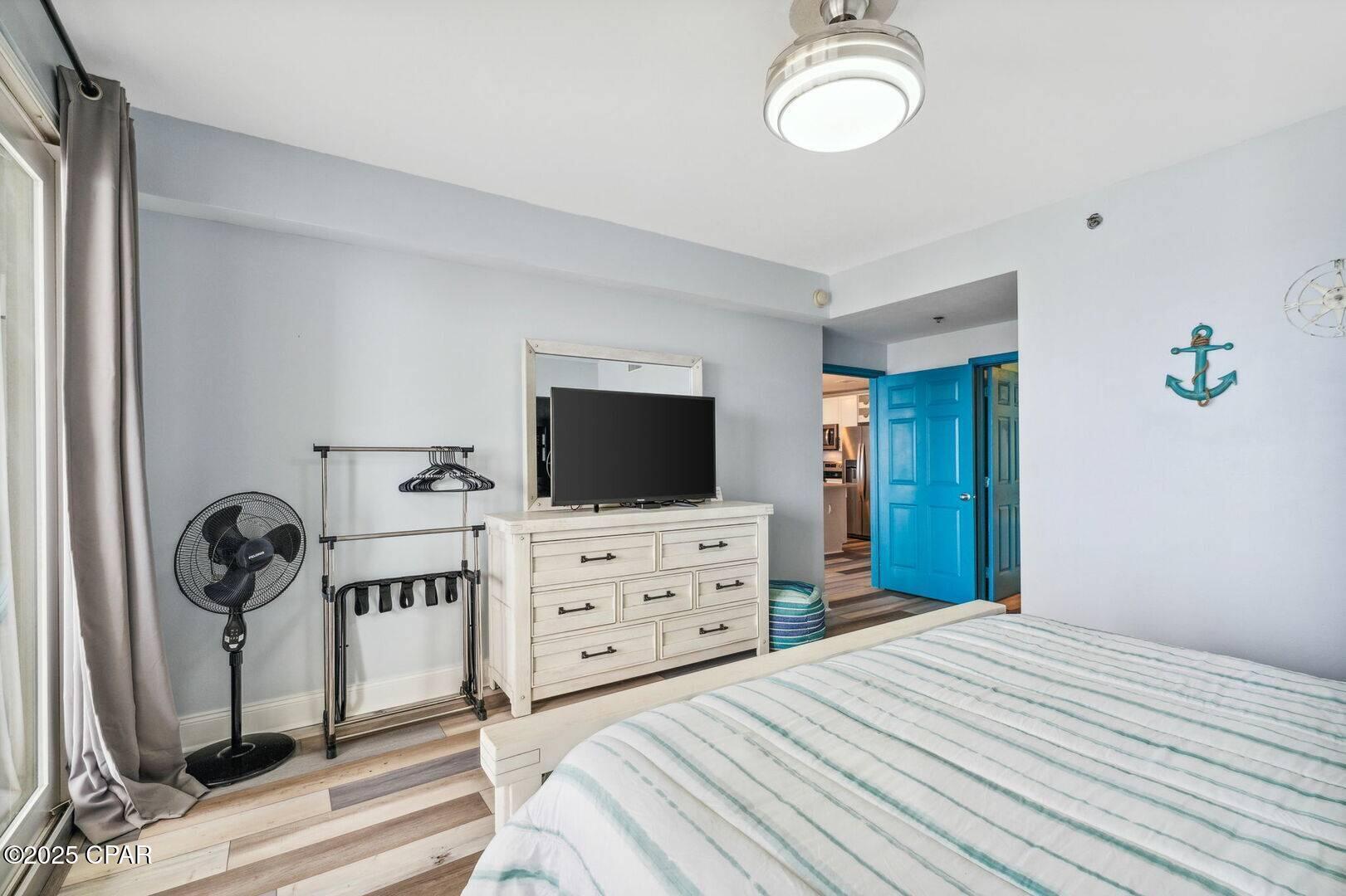 Image 10 For 9860 Thomas Drive 1221