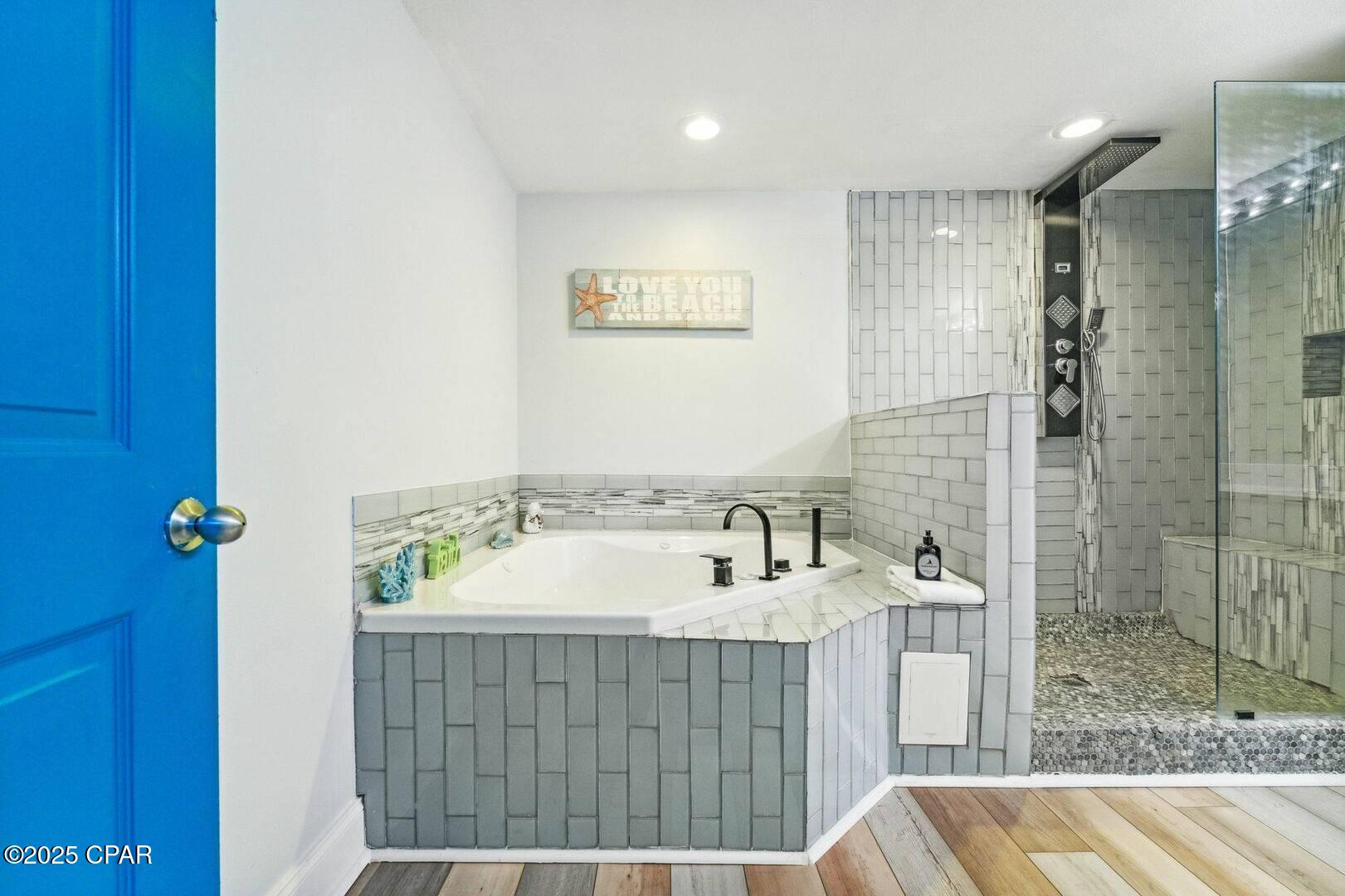 Image 13 For 9860 Thomas Drive 1221