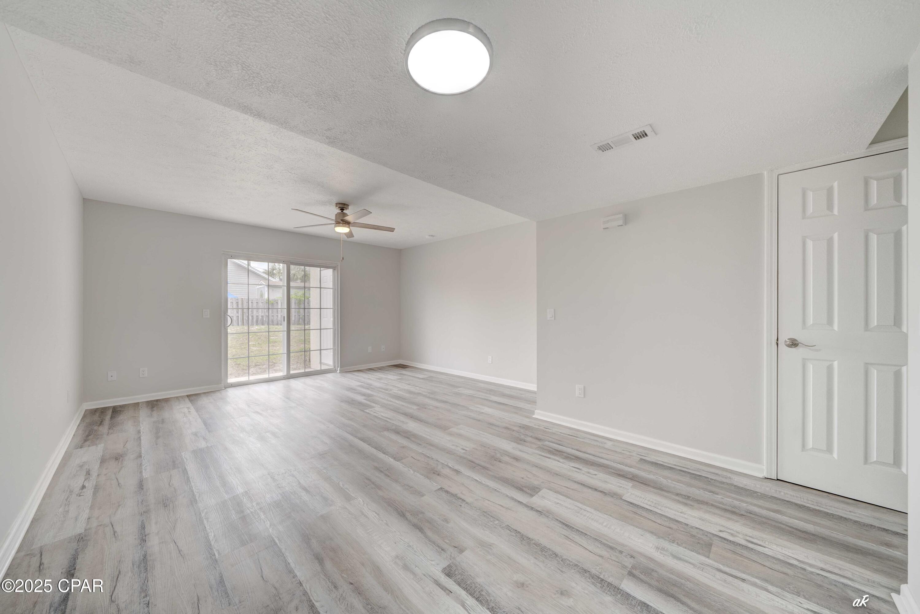 Image 15 For 6322 Pinetree Ave  A