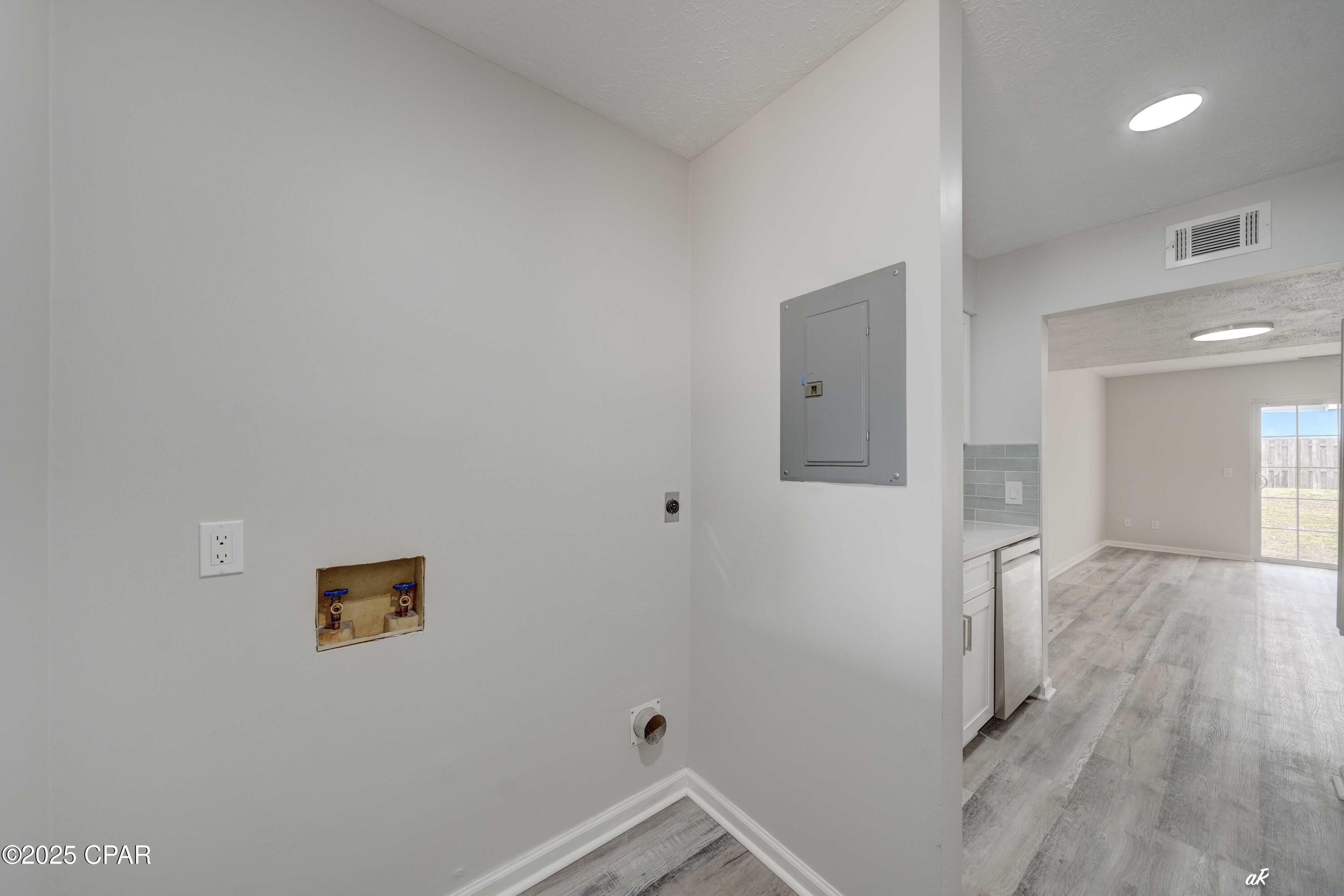 Image 27 For 6322 Pinetree Ave  A