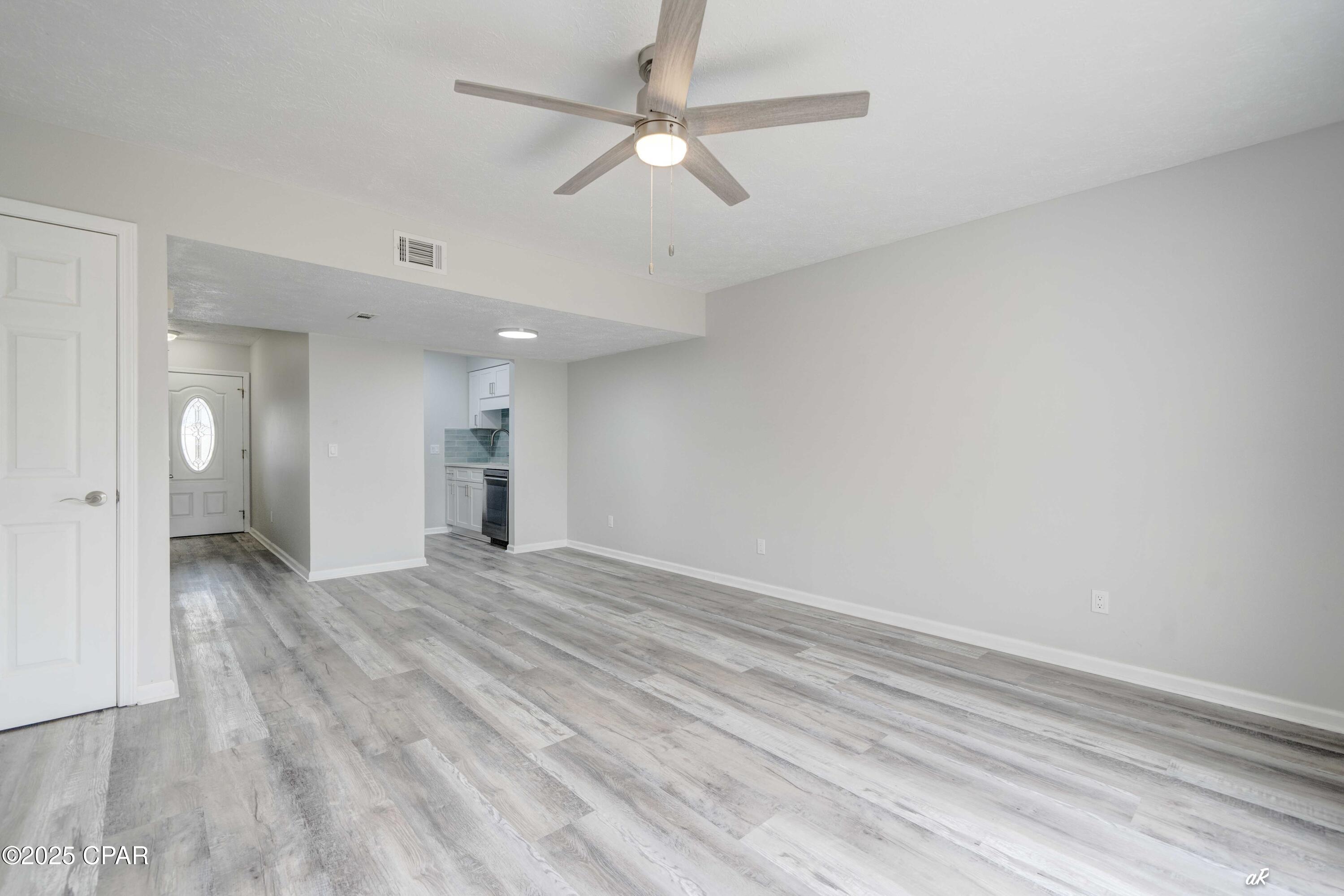 Image 29 For 6322 Pinetree Ave  A