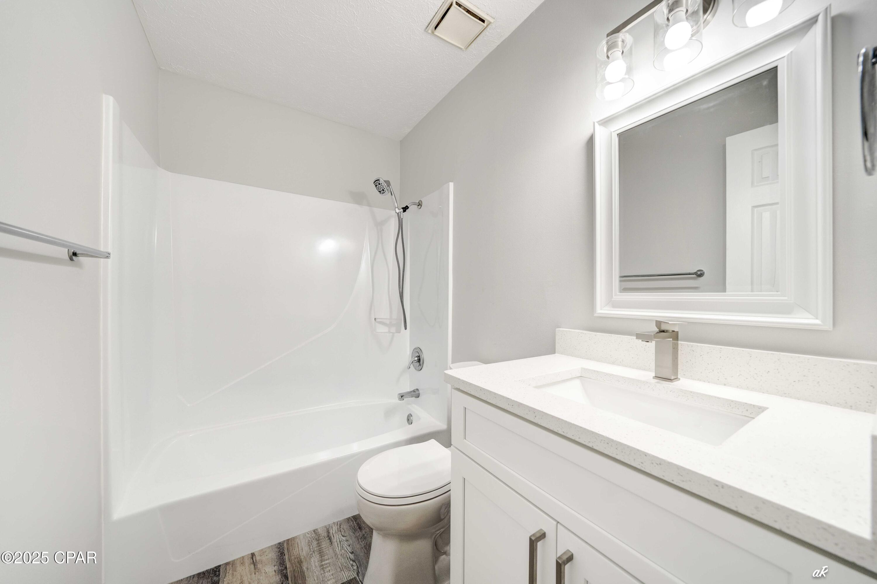 Image 7 For 6322 Pinetree Ave  A