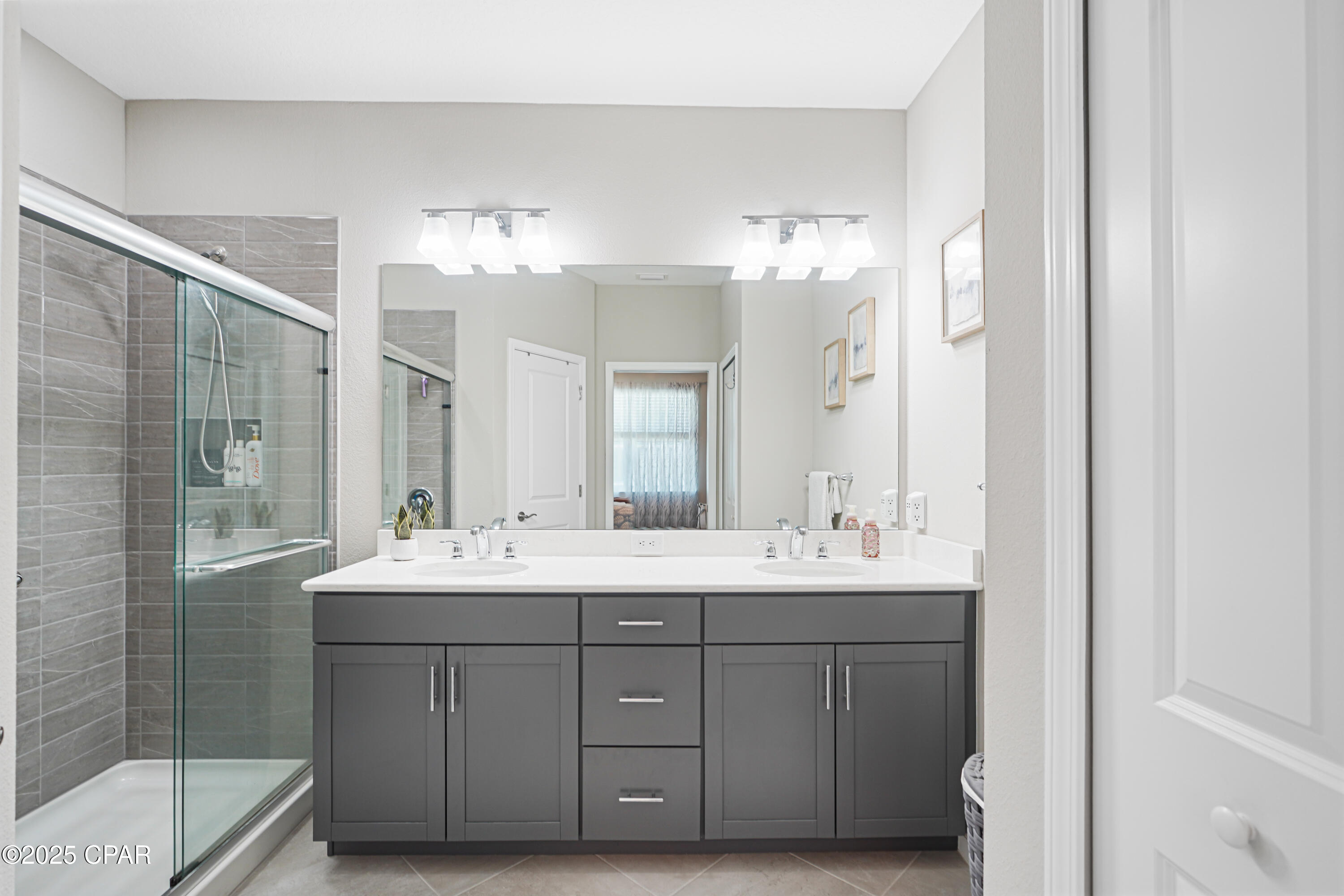 Image 20 For 8532 Dreams Float Court