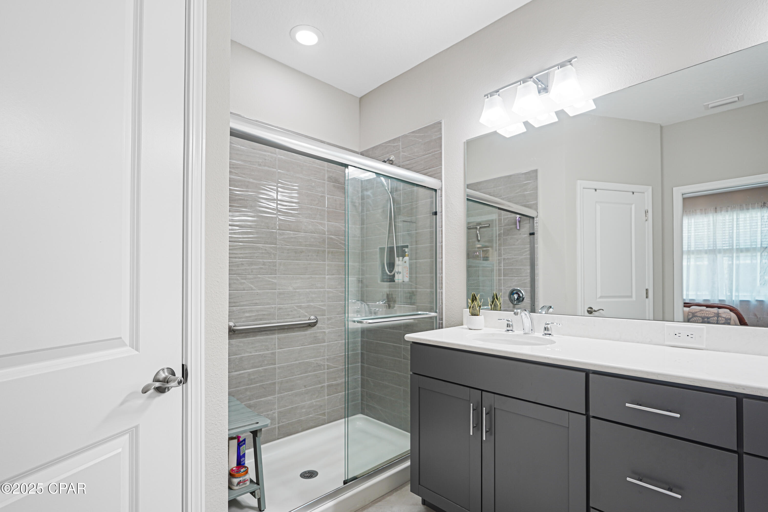 Image 21 For 8532 Dreams Float Court