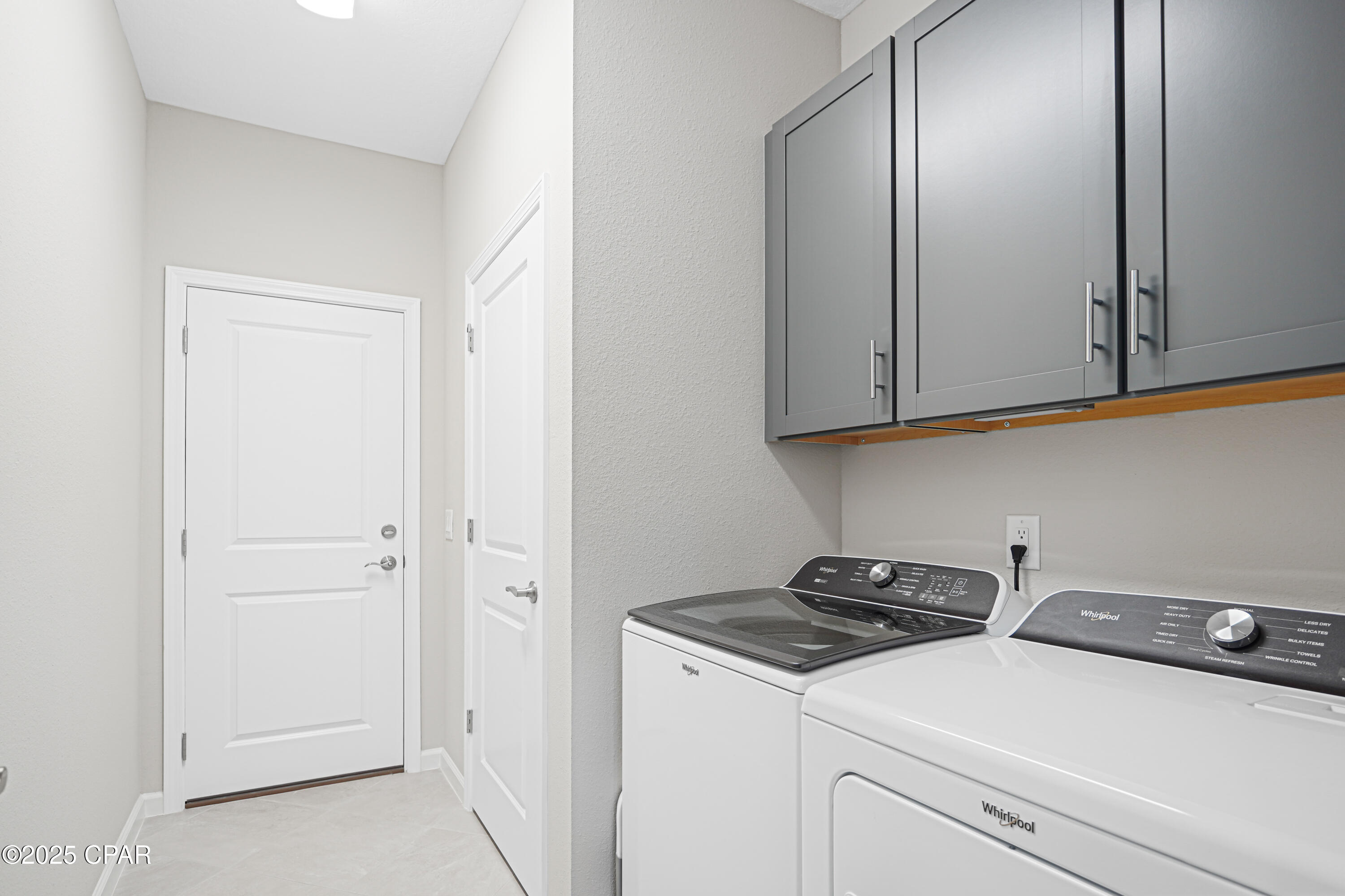 Image 25 For 8532 Dreams Float Court