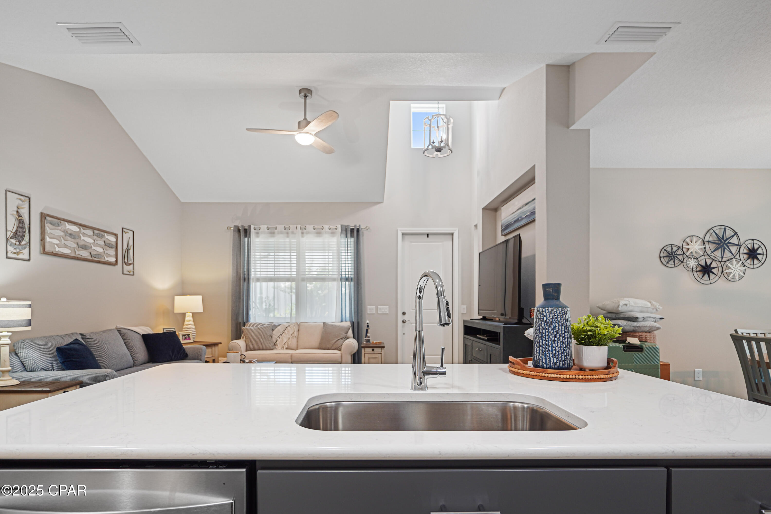 Image 7 For 8532 Dreams Float Court