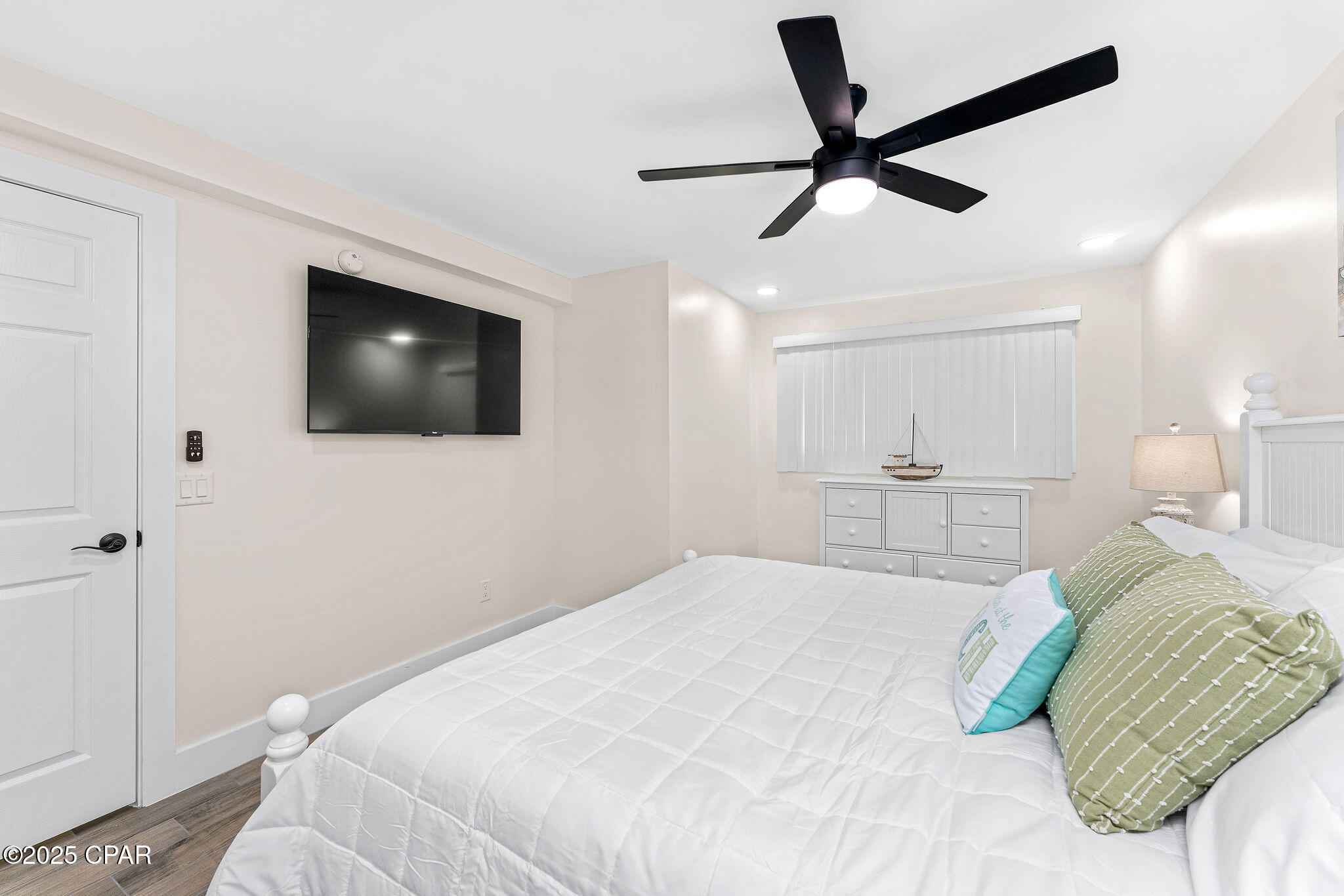 Image 4 For 8743 Thomas Drive 1109