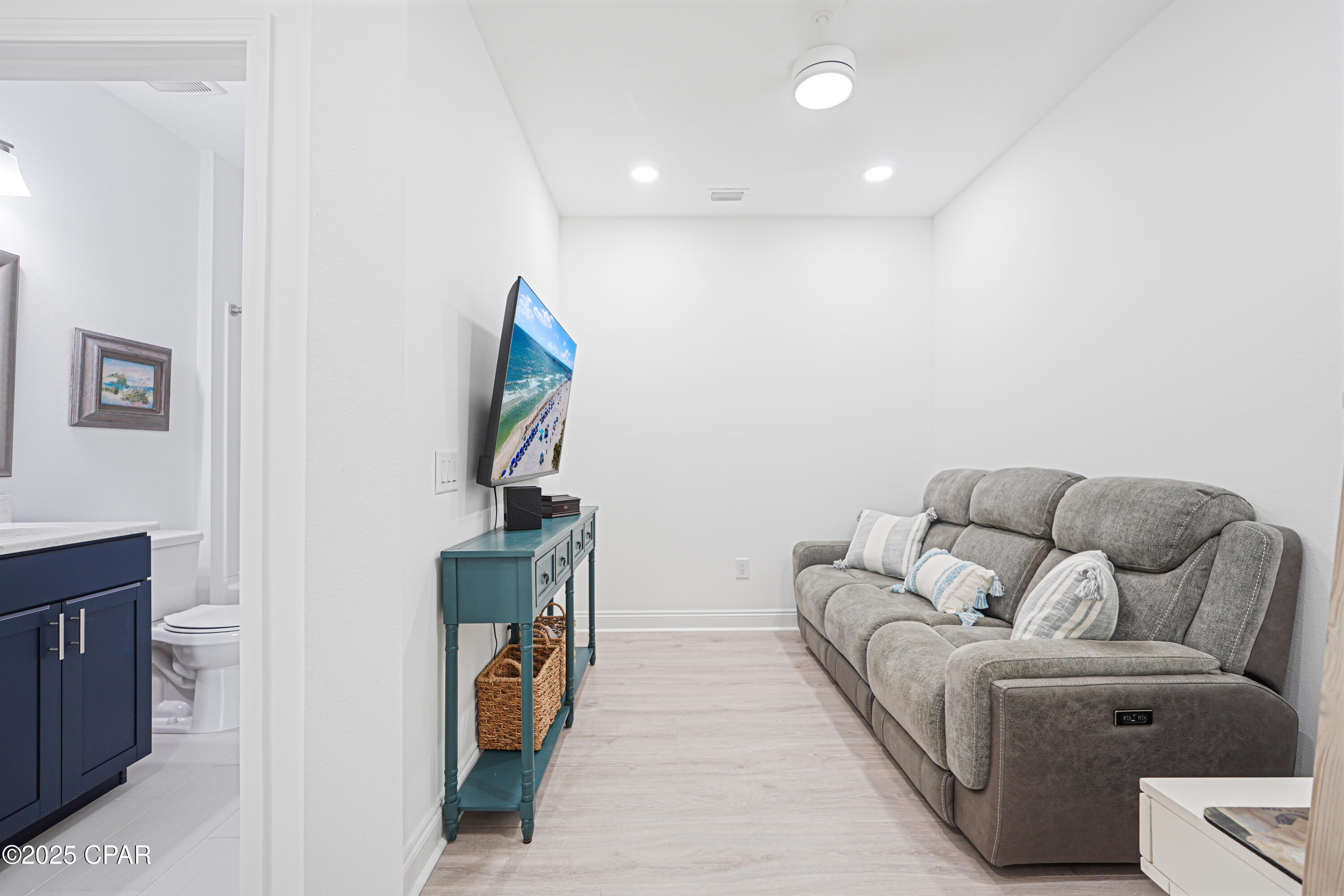 Image 21 For 8722 Pencil Thin Avenue