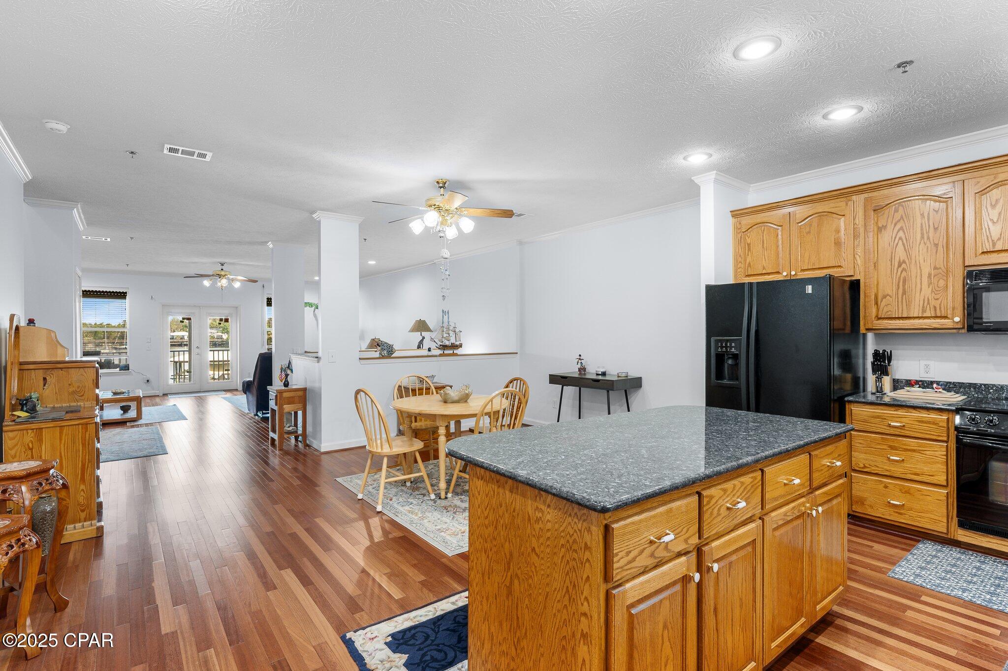 Listing photo id 17 for 246 3rd Place