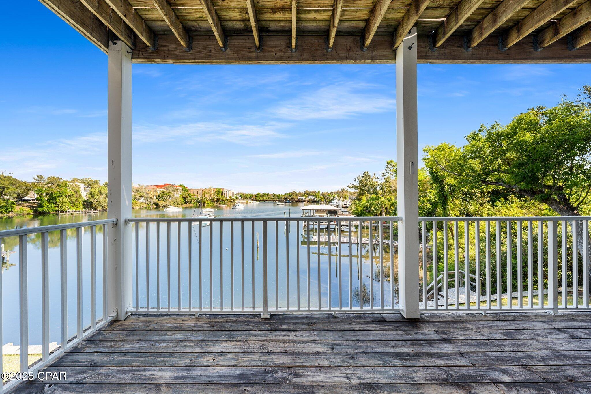 Listing photo id 20 for 246 3rd Place