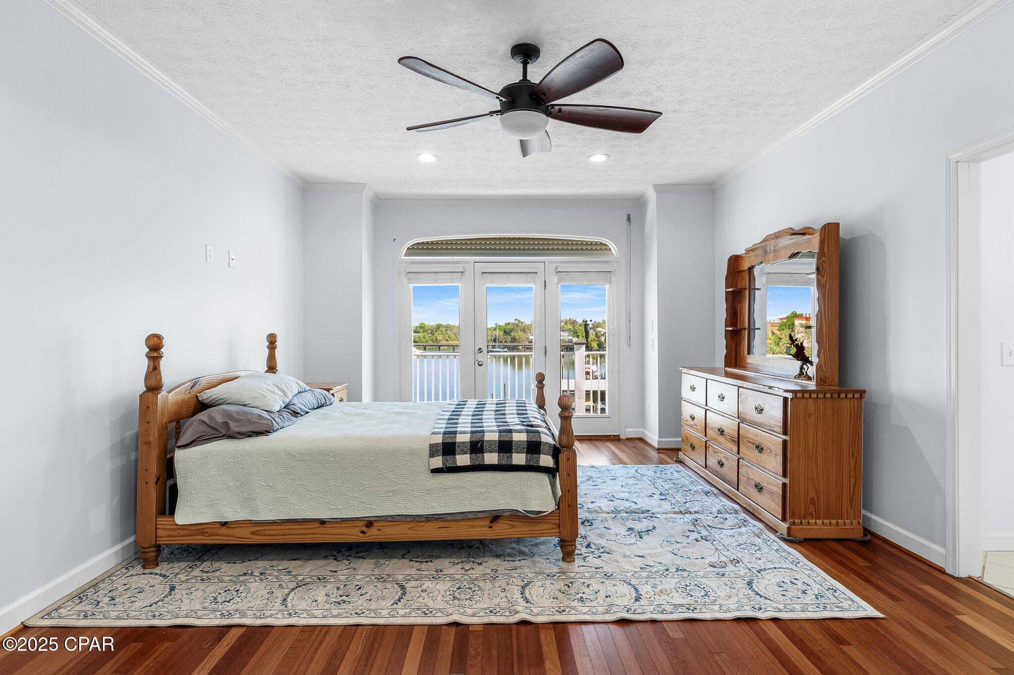 Listing photo id 25 for 246 3rd Place