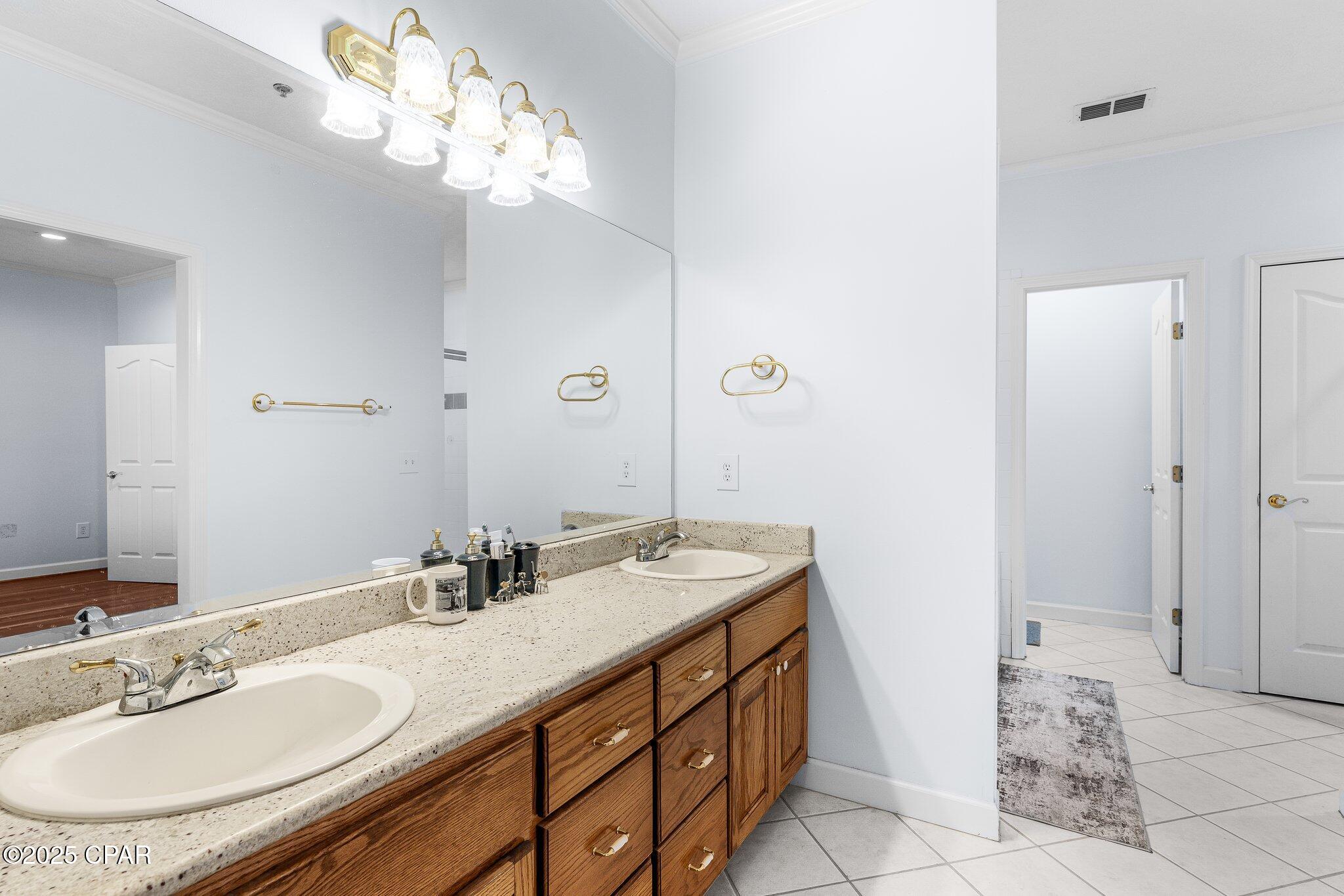 Listing photo id 27 for 246 3rd Place