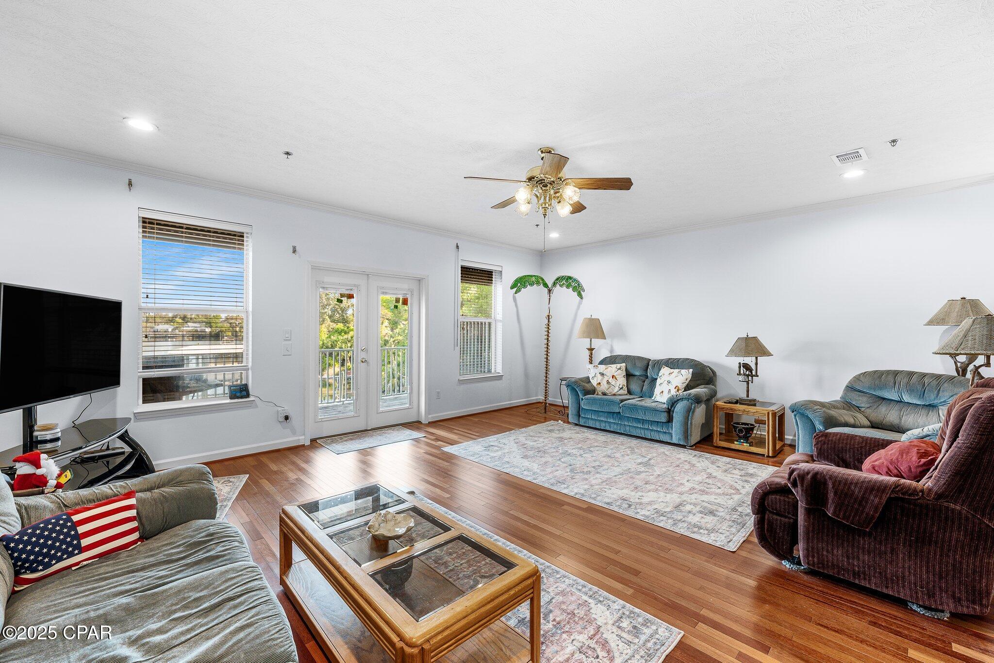 Listing photo id 5 for 246 3rd Place