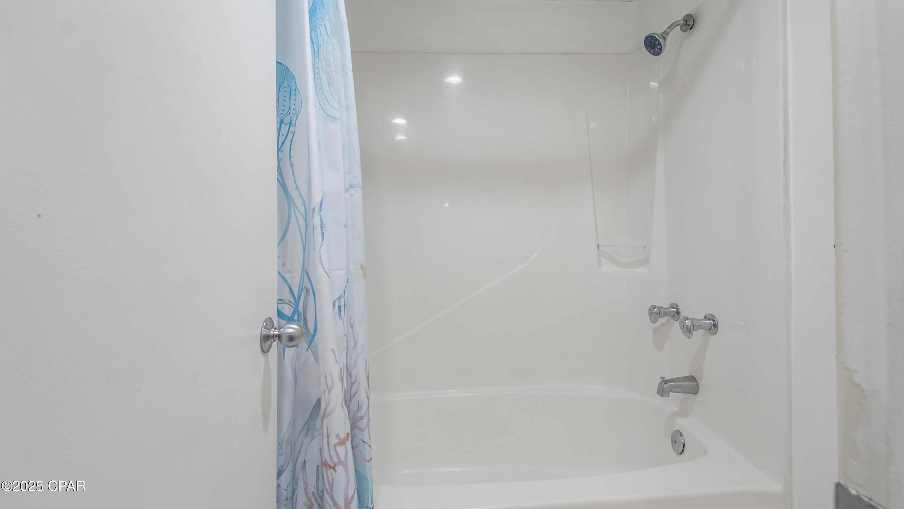 Image 16 For 9850 Thomas Drive 1110e