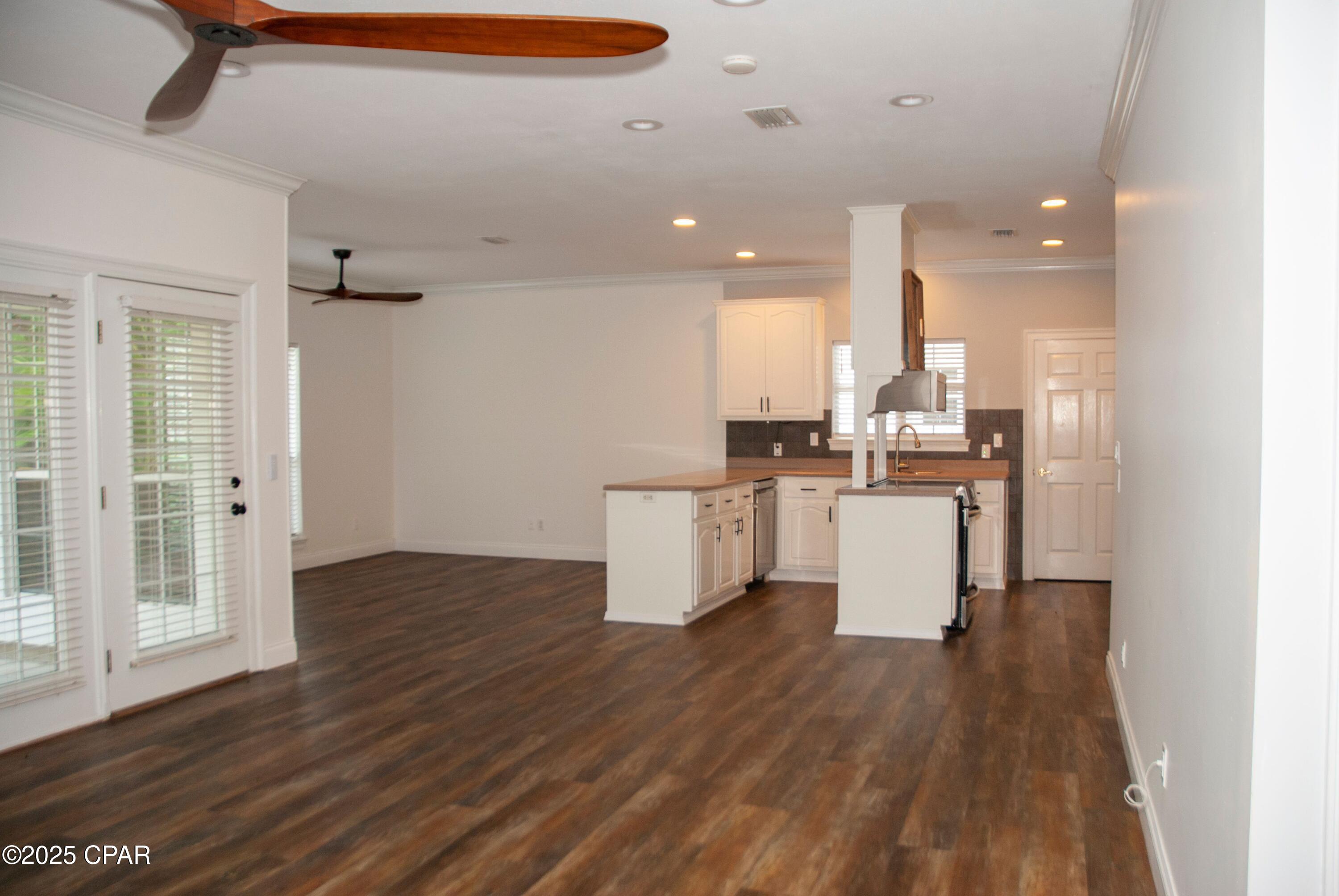 Image 3 For 7009 Lagoon Drive 103