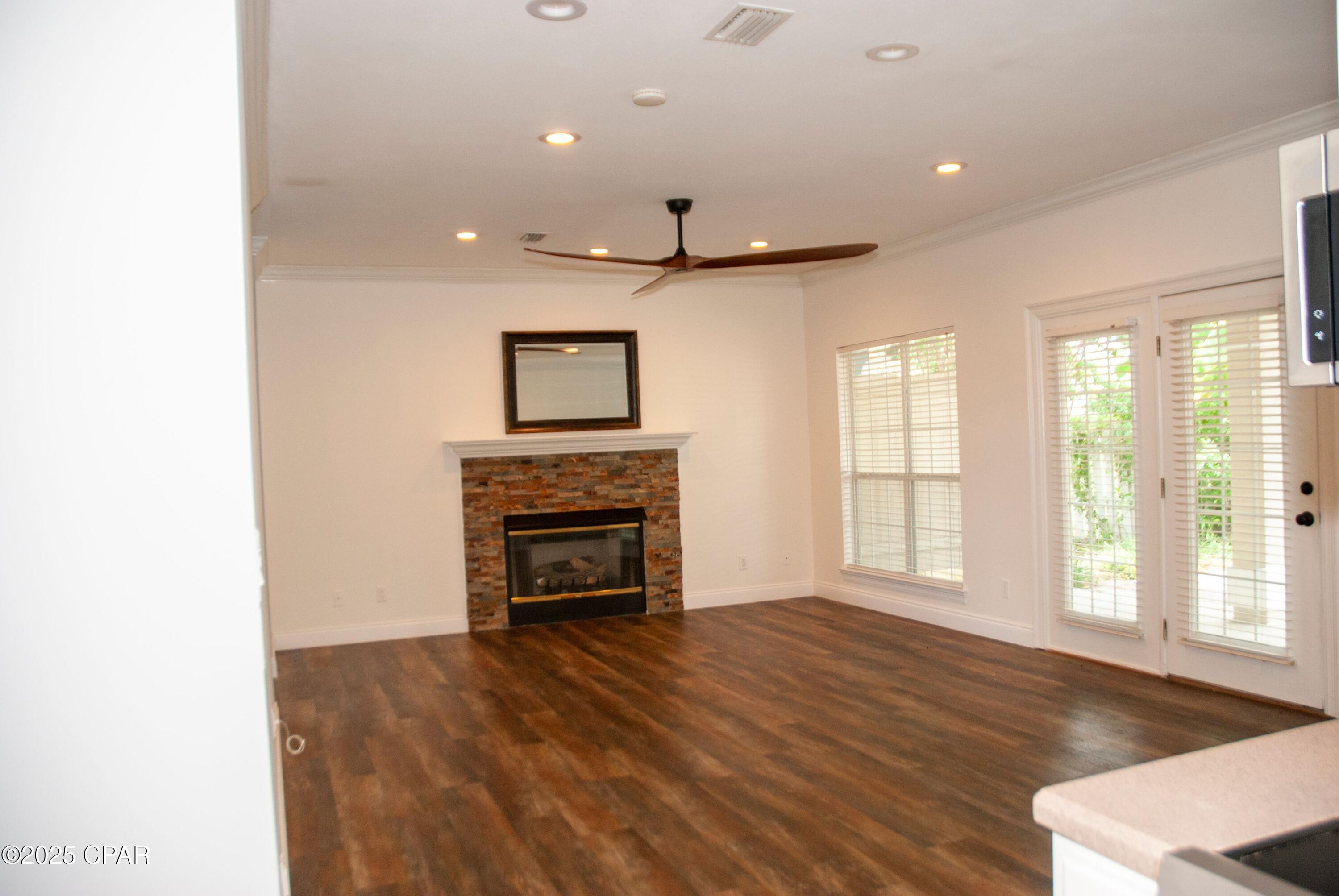 Image 5 For 7009 Lagoon Drive 103