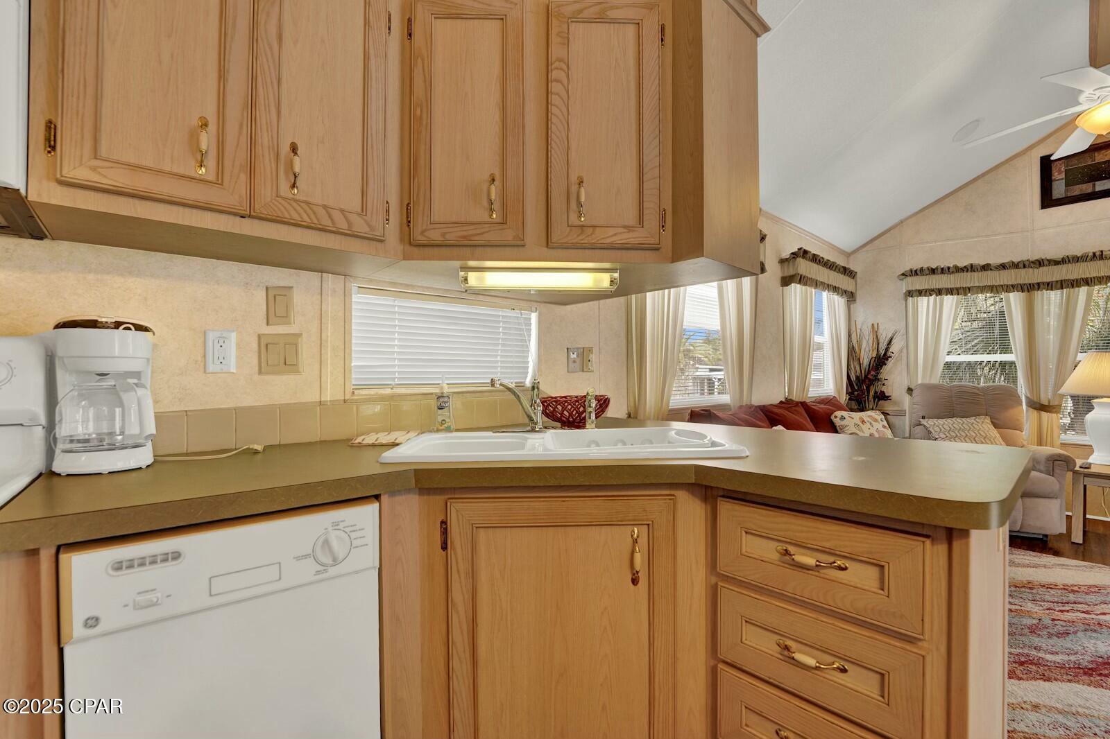 Image 17 For 1219 Thomas Drive 266