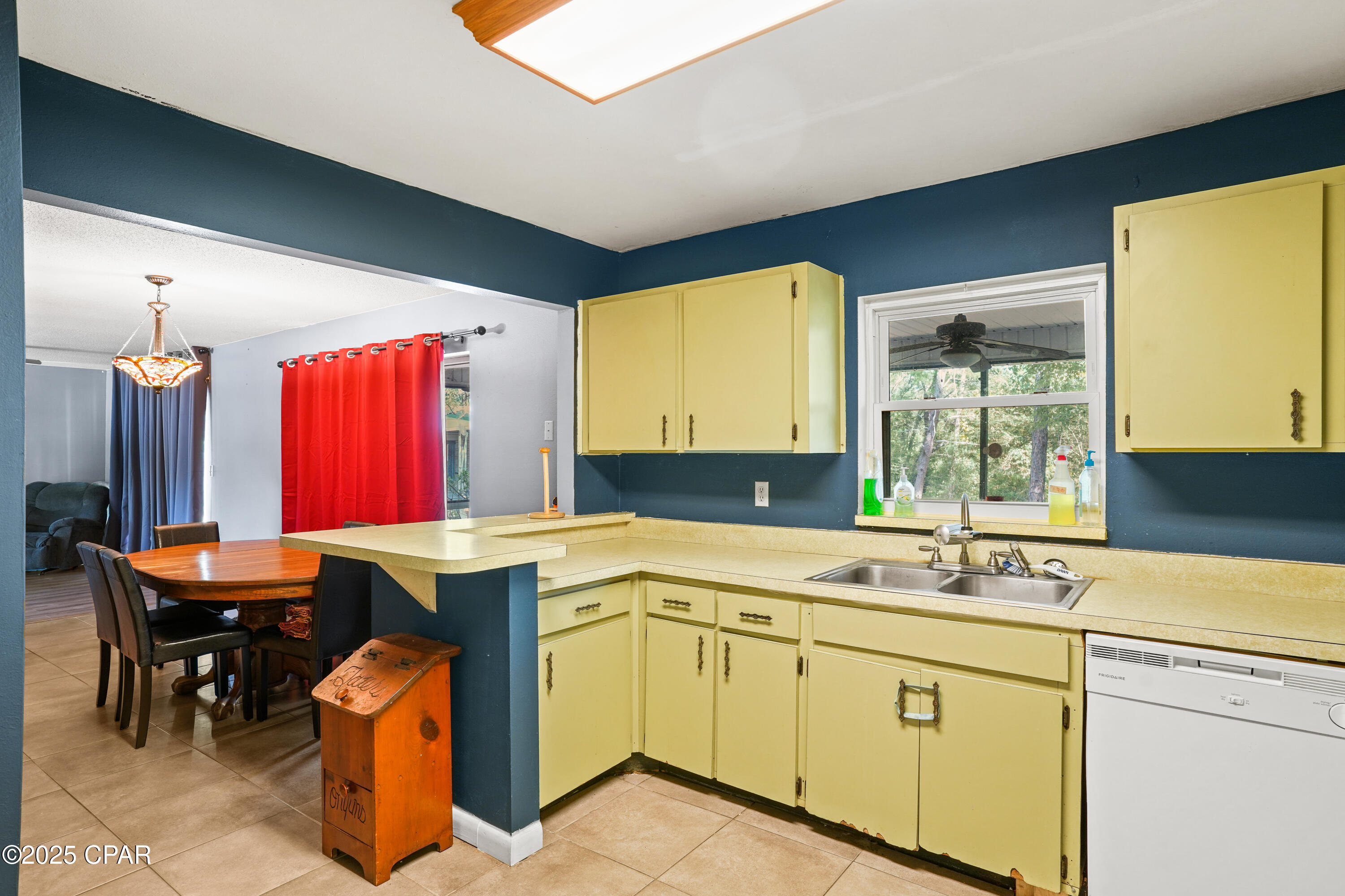 Image 2 For 4335 Country Club Boulevard