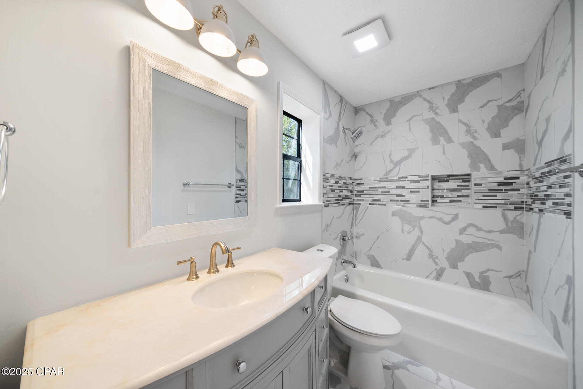 Listing photo id 15 for 4021 Osprey Point Point