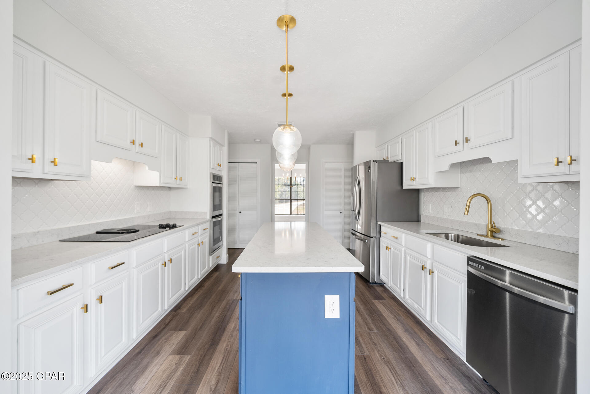 Listing photo id 4 for 4021 Osprey Point Point