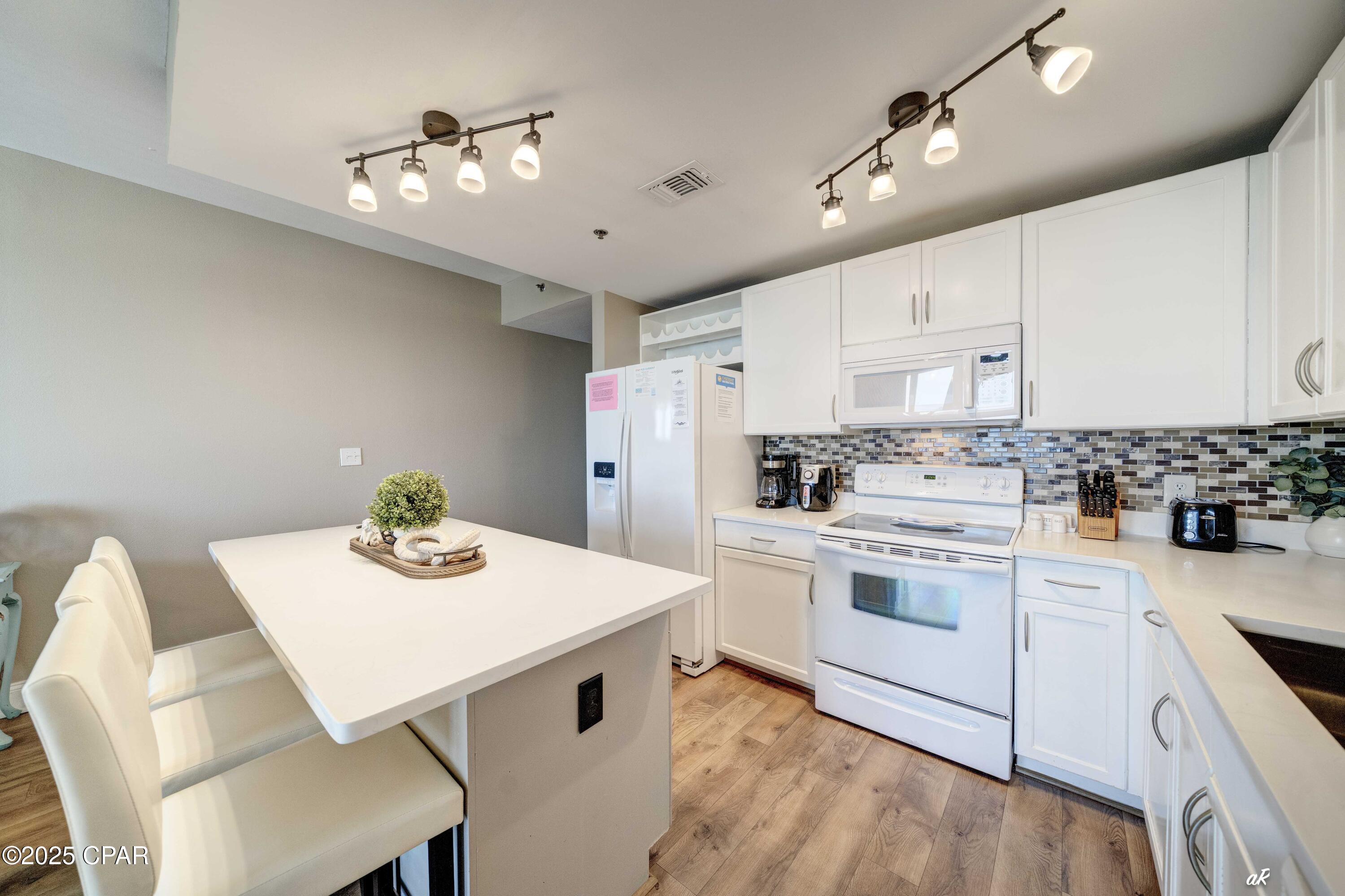 Image 6 For 9860 Thomas Drive 1211