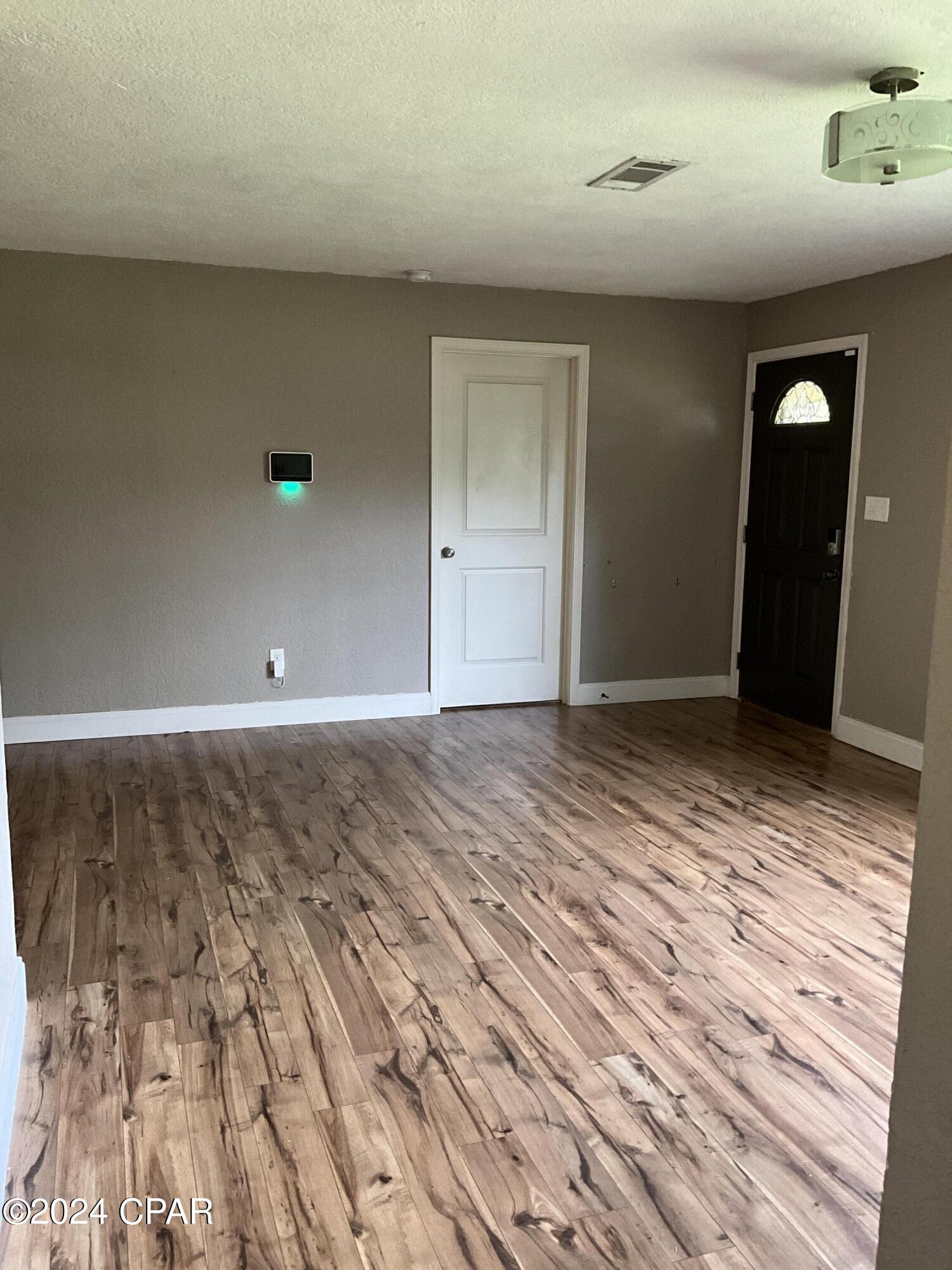 Listing photo id 7 for 211 Annabelle Drive