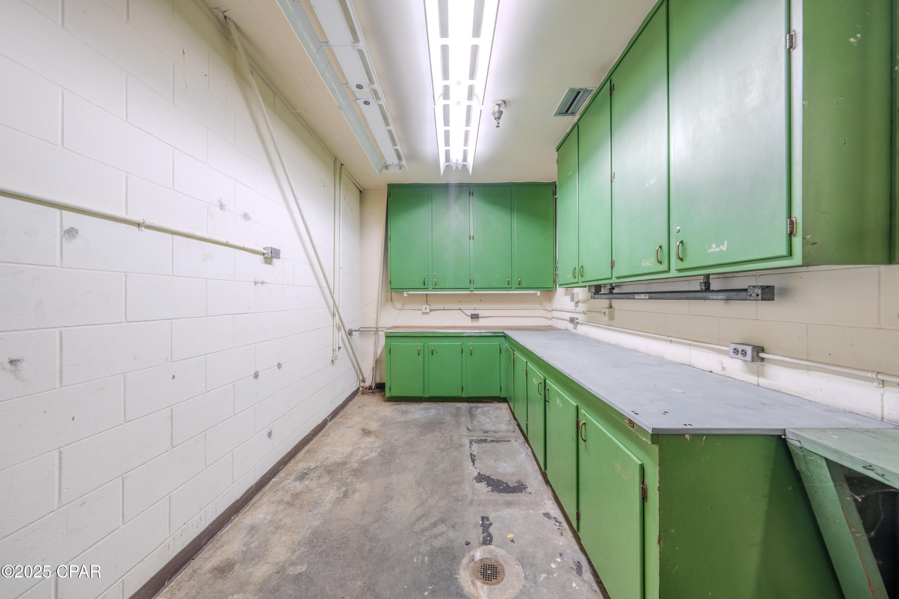 Image 15 For 3529 Russell Road